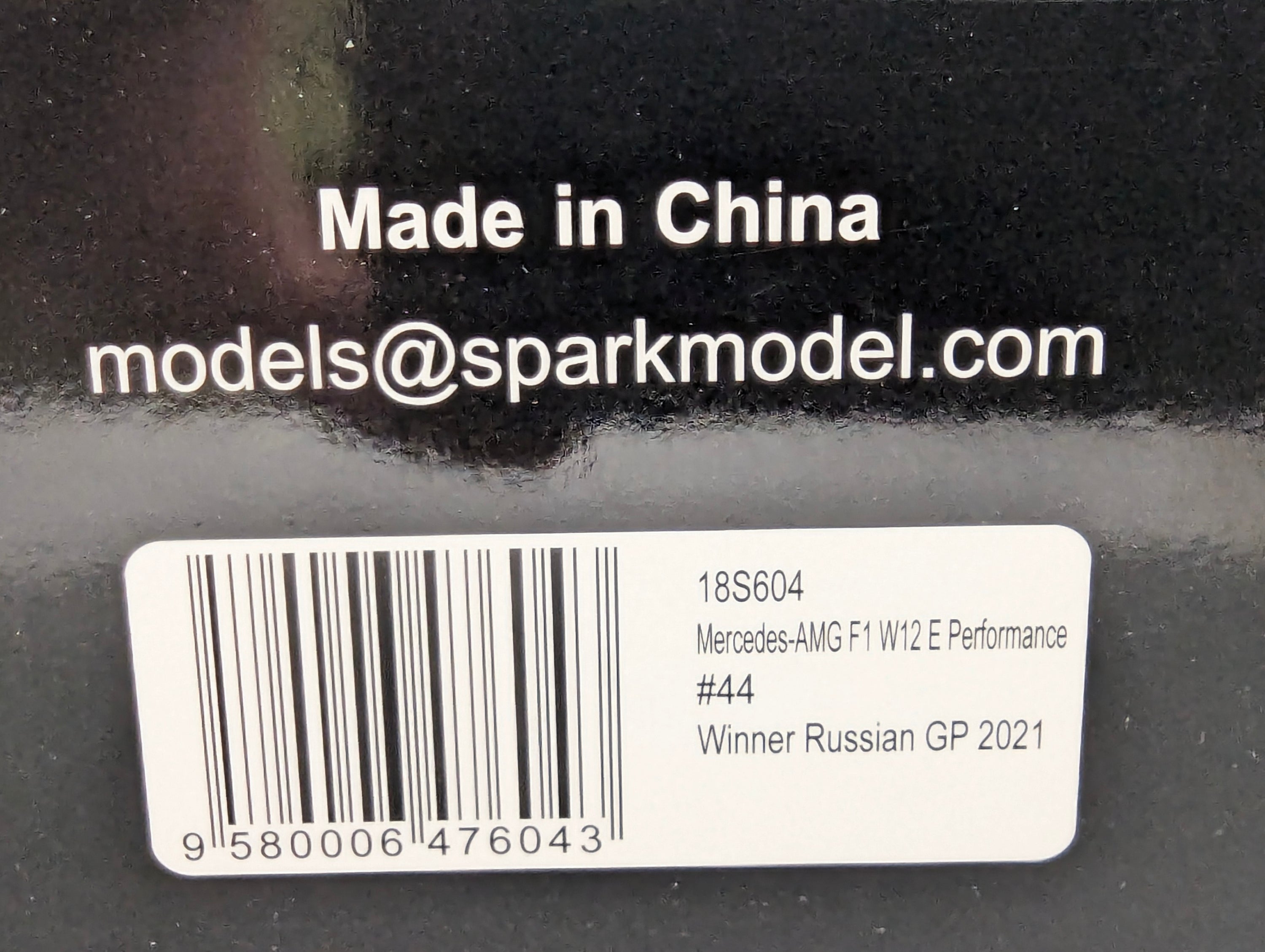 Modellautos 1:18 Spark 18S604 Mercedes AMG F1 W12 E Performance Winner Russian GP 2021 #44 Hamilton OVP