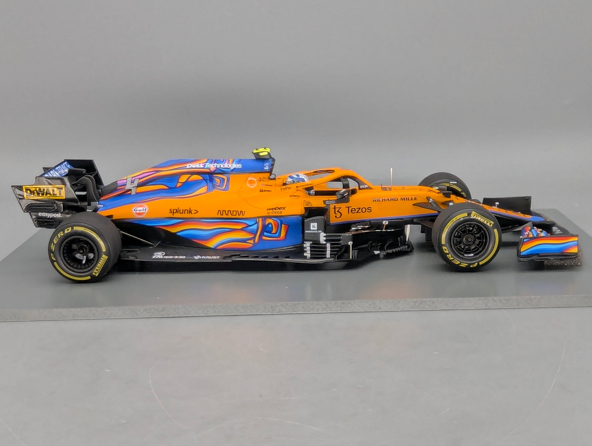 Modellautos 1:18 Spark 18S608 McLaren MCL35M Abu Dhabi GP 2021 #4 L. Norris OVP