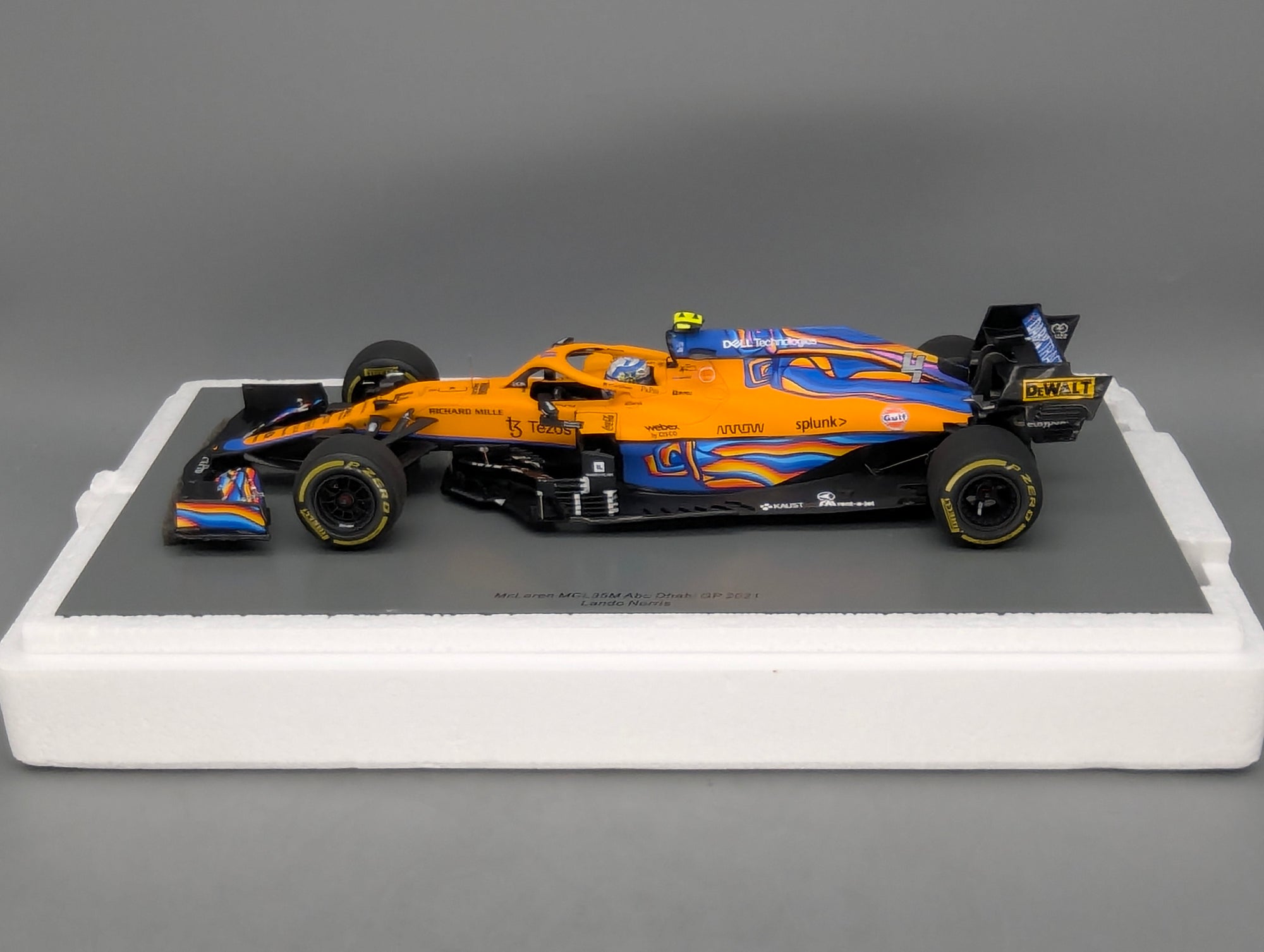 Modellautos 1:18 Spark 18S608 McLaren MCL35M Abu Dhabi GP 2021 #4 L. Norris OVP