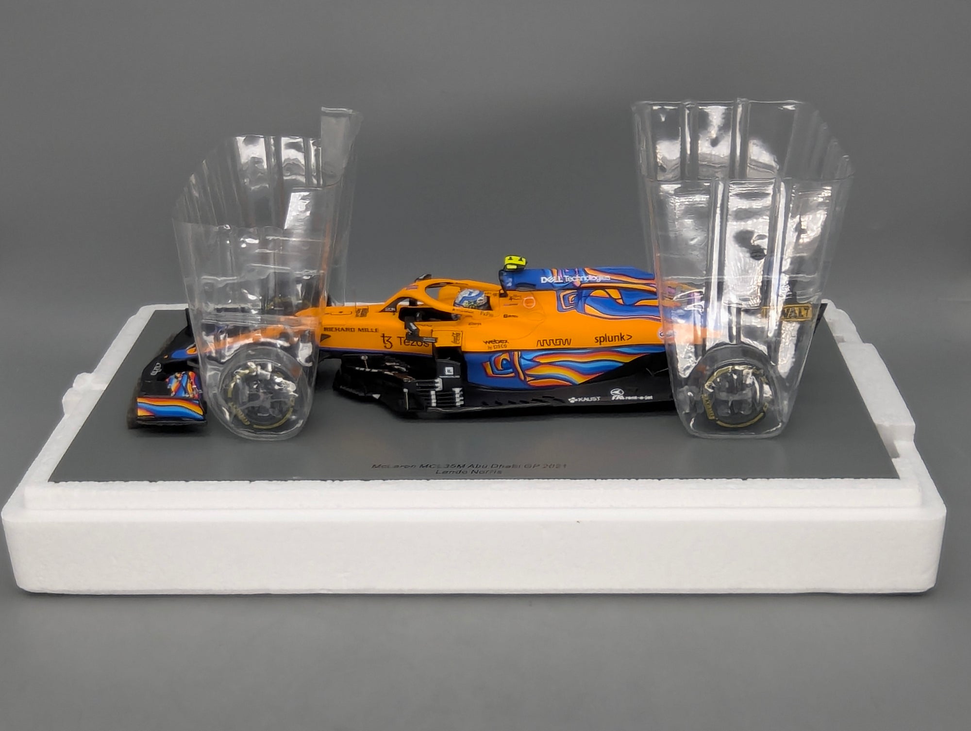 Modellautos 1:18 Spark 18S608 McLaren MCL35M Abu Dhabi GP 2021 #4 L. Norris OVP