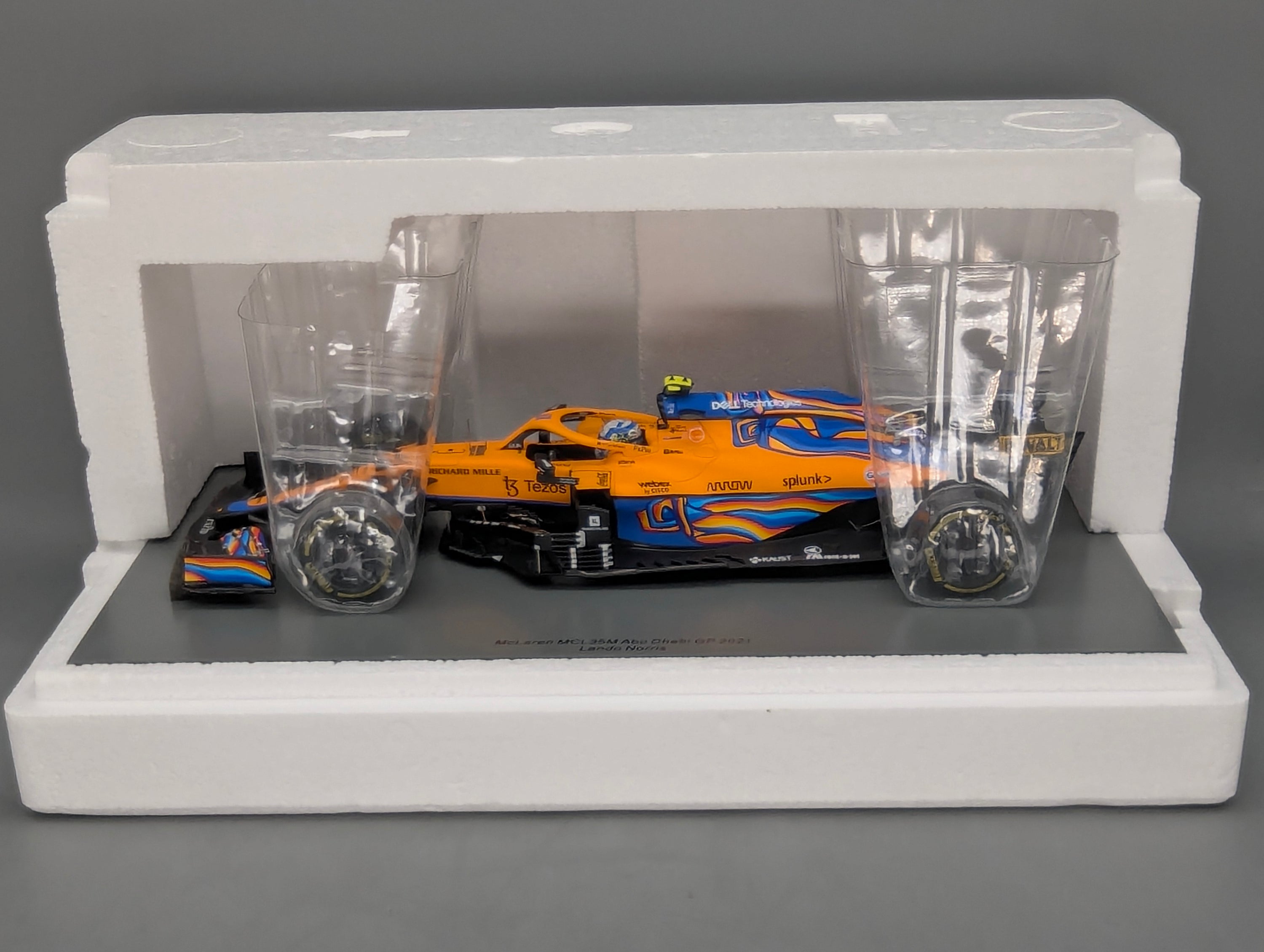 Modellautos 1:18 Spark 18S608 McLaren MCL35M Abu Dhabi GP 2021 #4 L. Norris OVP
