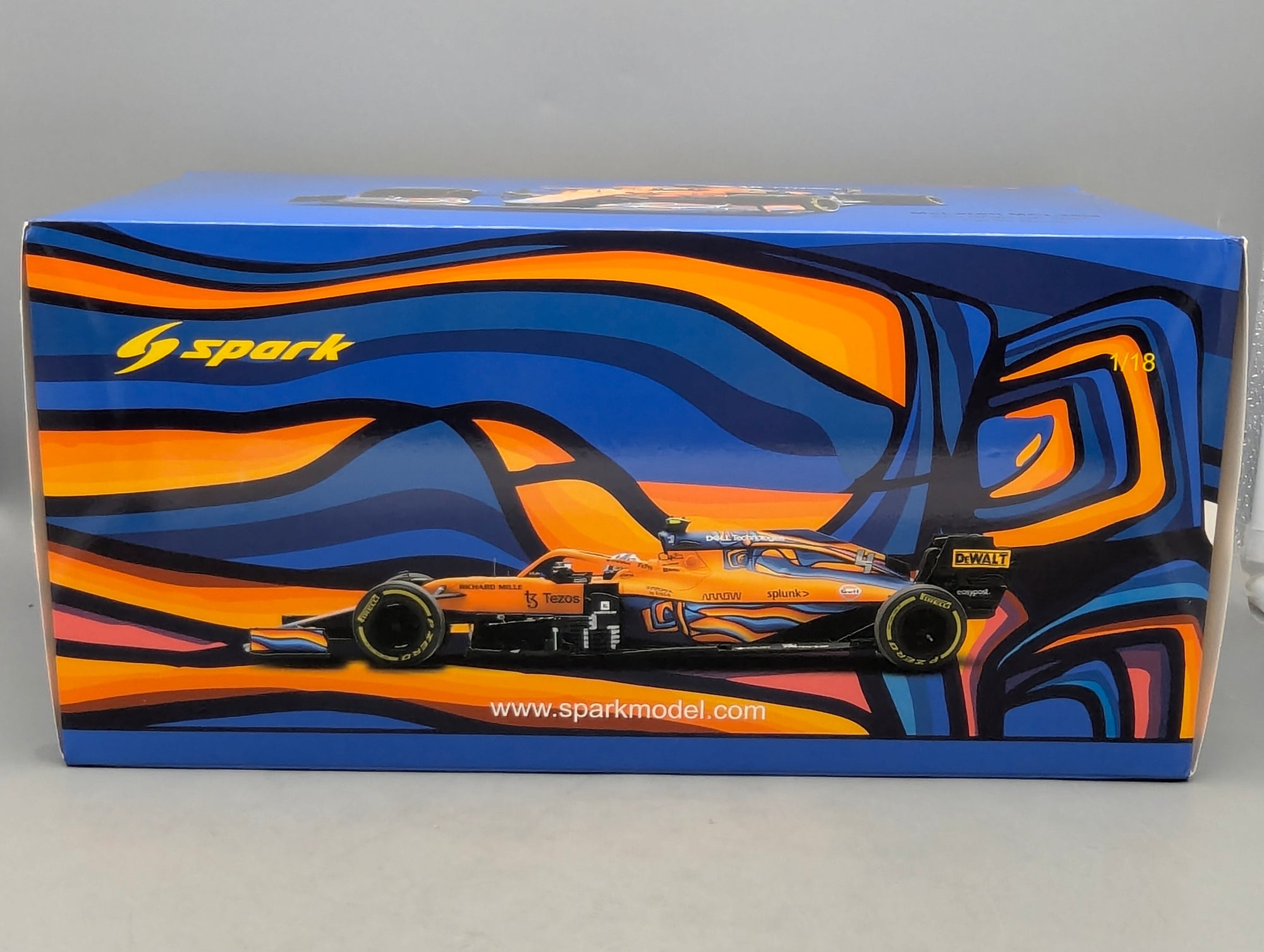 Modellautos 1:18 Spark 18S608 McLaren MCL35M Abu Dhabi GP 2021 #4 L. Norris OVP