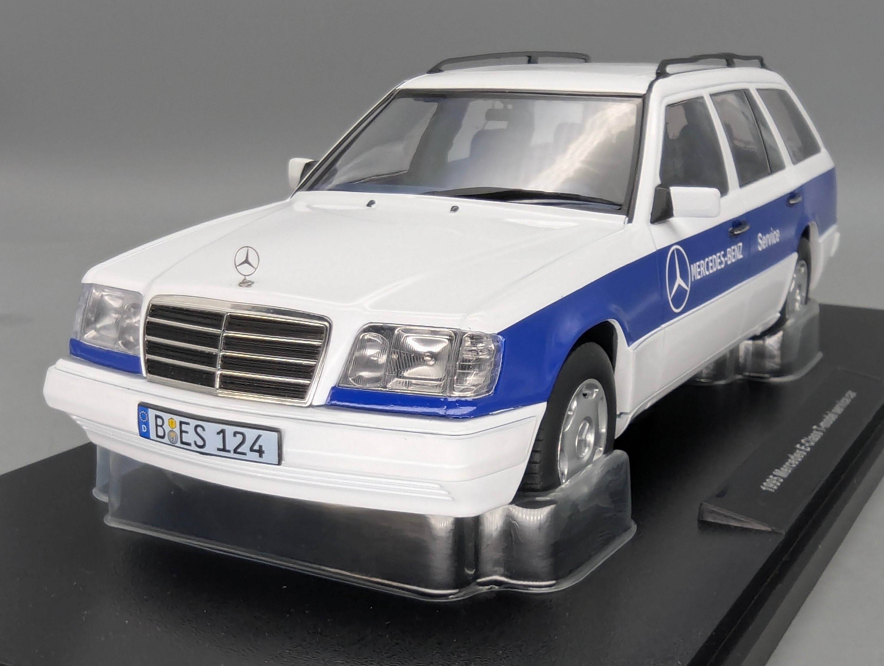 Modellautos 1:18 Triple9 Mercedes-Benz E-Klasse T-Modell Service Car 1995 OVP