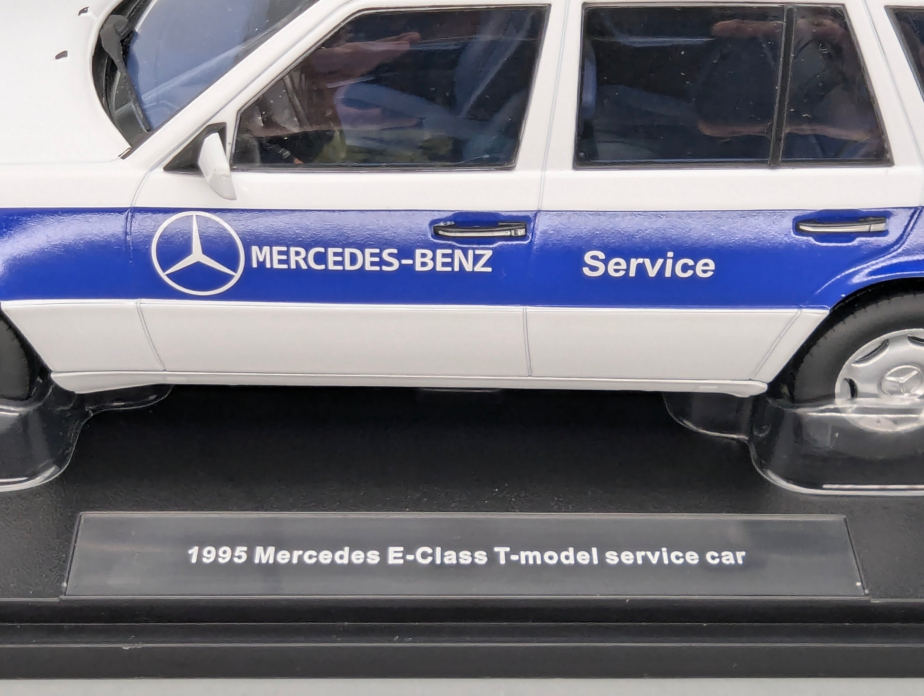 Modellautos 1:18 Triple9 Mercedes-Benz E-Klasse T-Modell Service Car 1995 OVP
