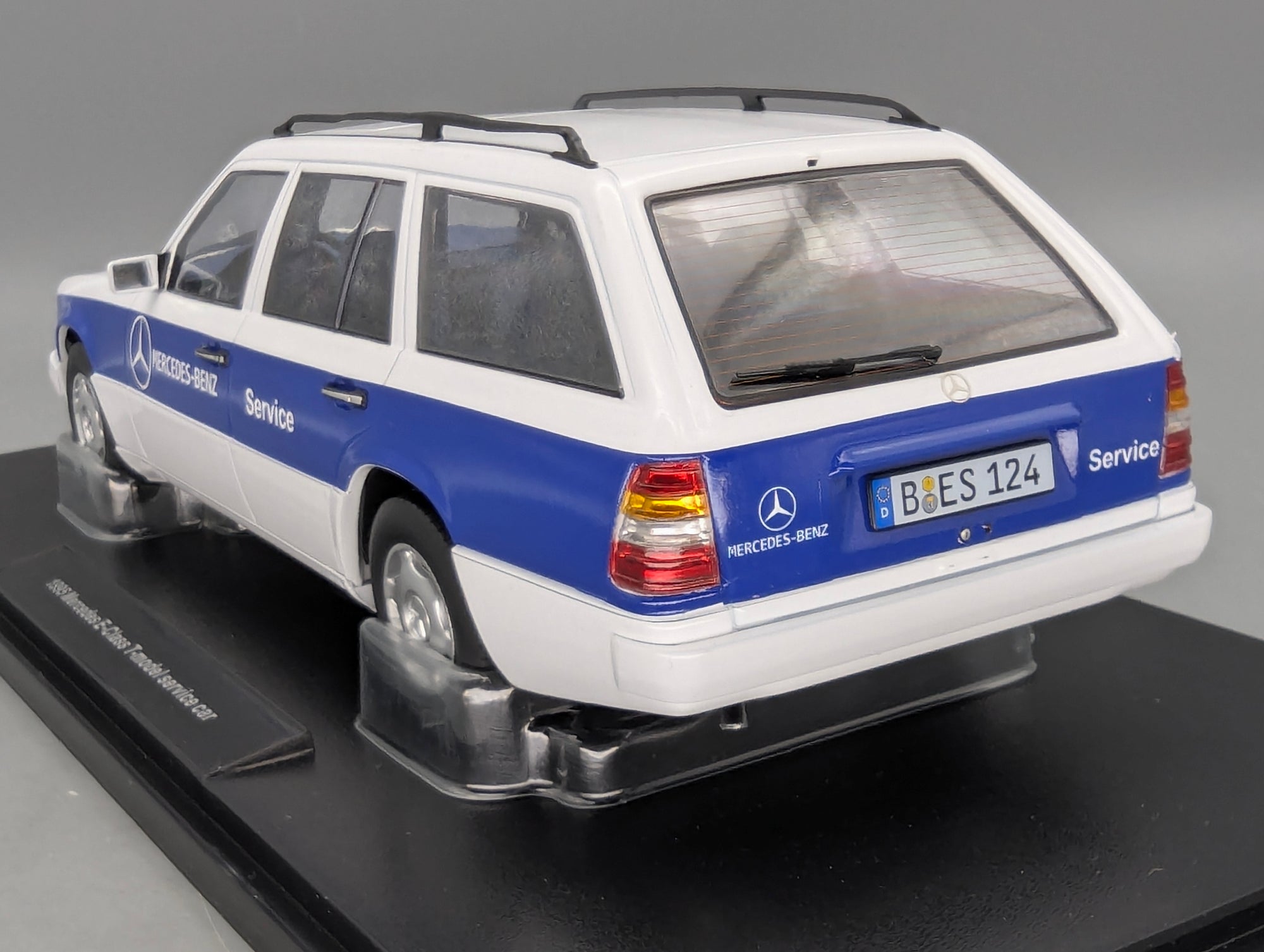 Modellautos 1:18 Triple9 Mercedes-Benz E-Klasse T-Modell Service Car 1995 OVP