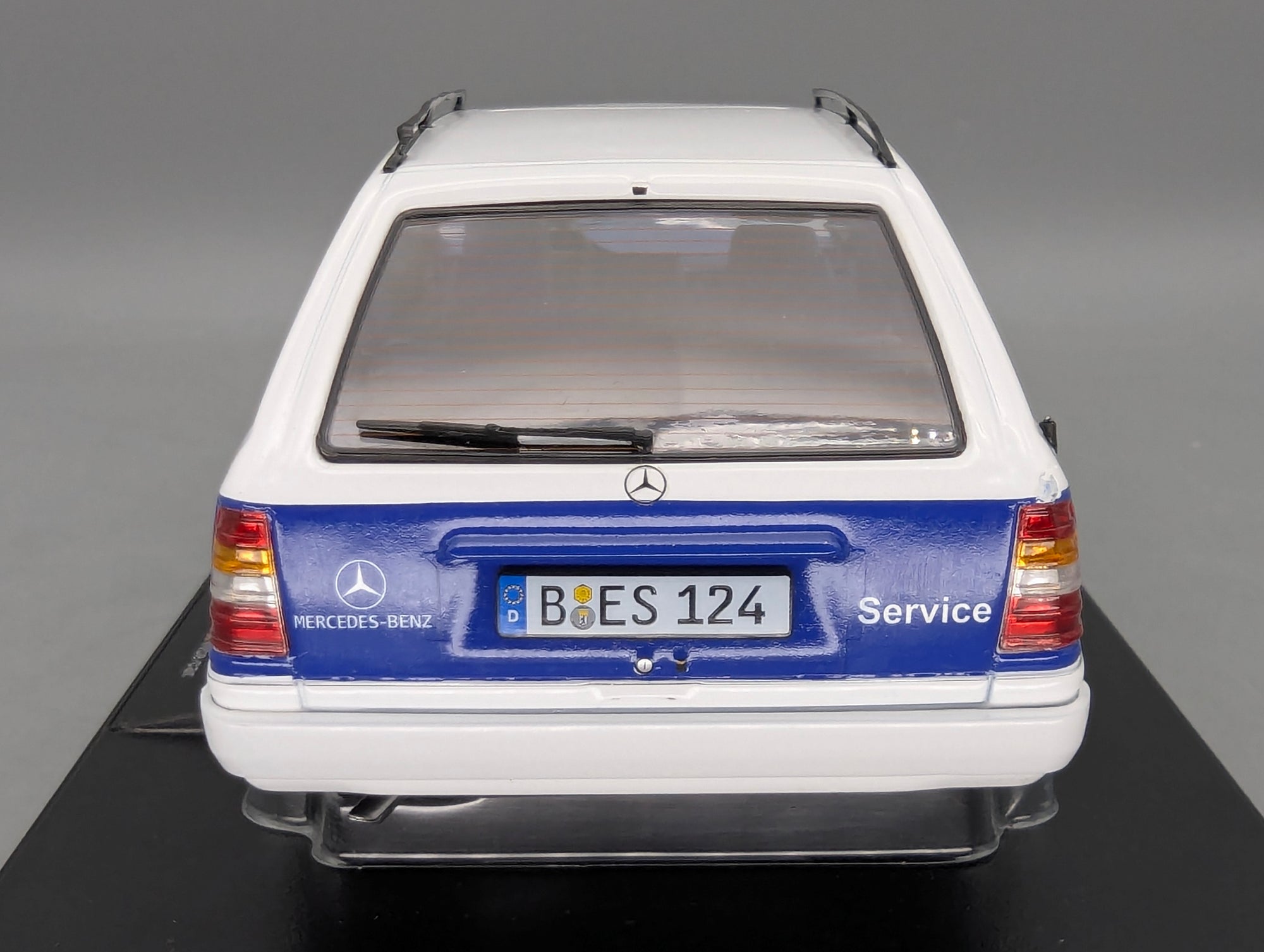 Modellautos 1:18 Triple9 Mercedes-Benz E-Klasse T-Modell Service Car 1995 OVP