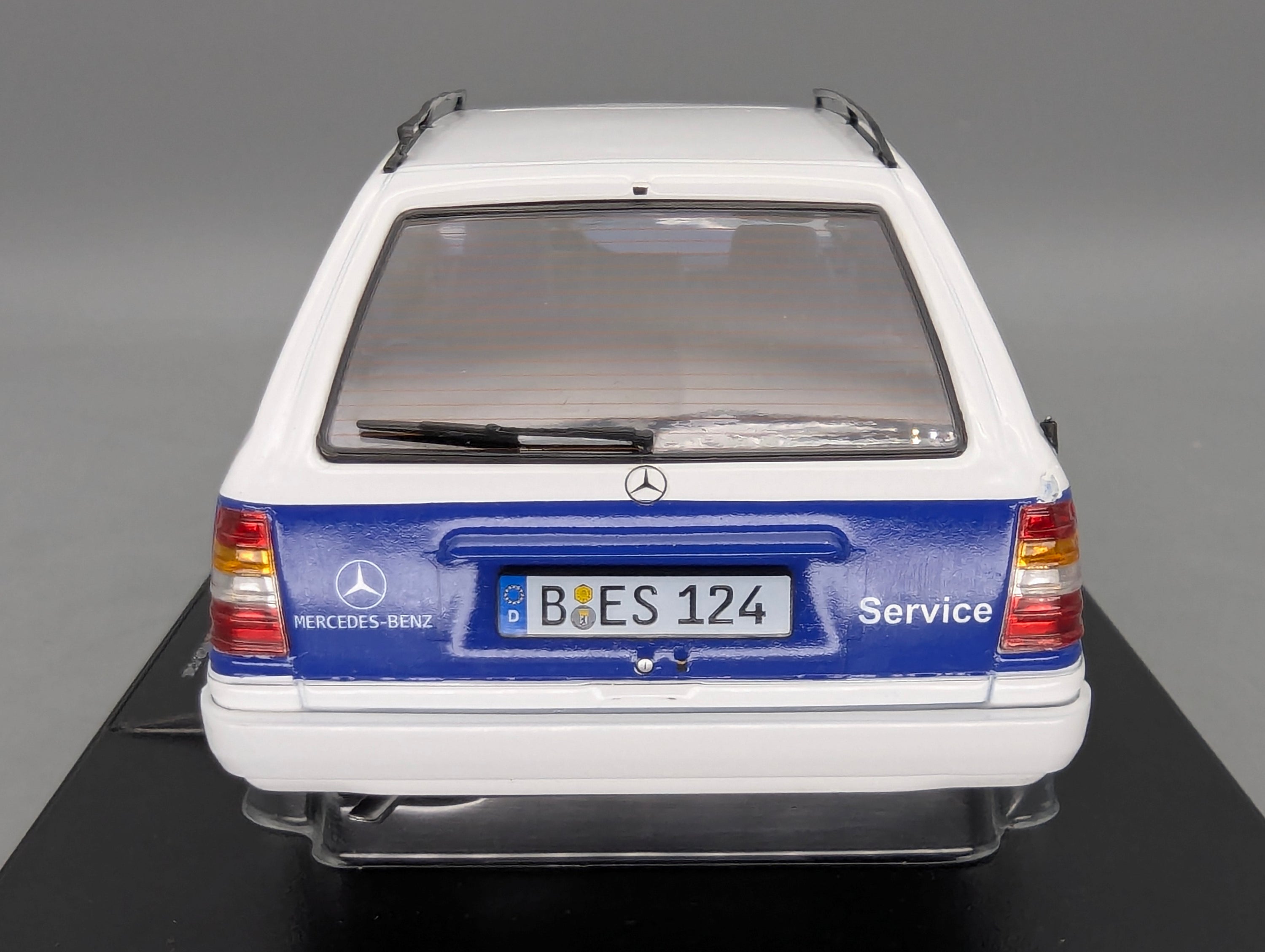 Modellautos 1:18 Triple9 Mercedes-Benz E-Klasse T-Modell Service Car 1995 OVP