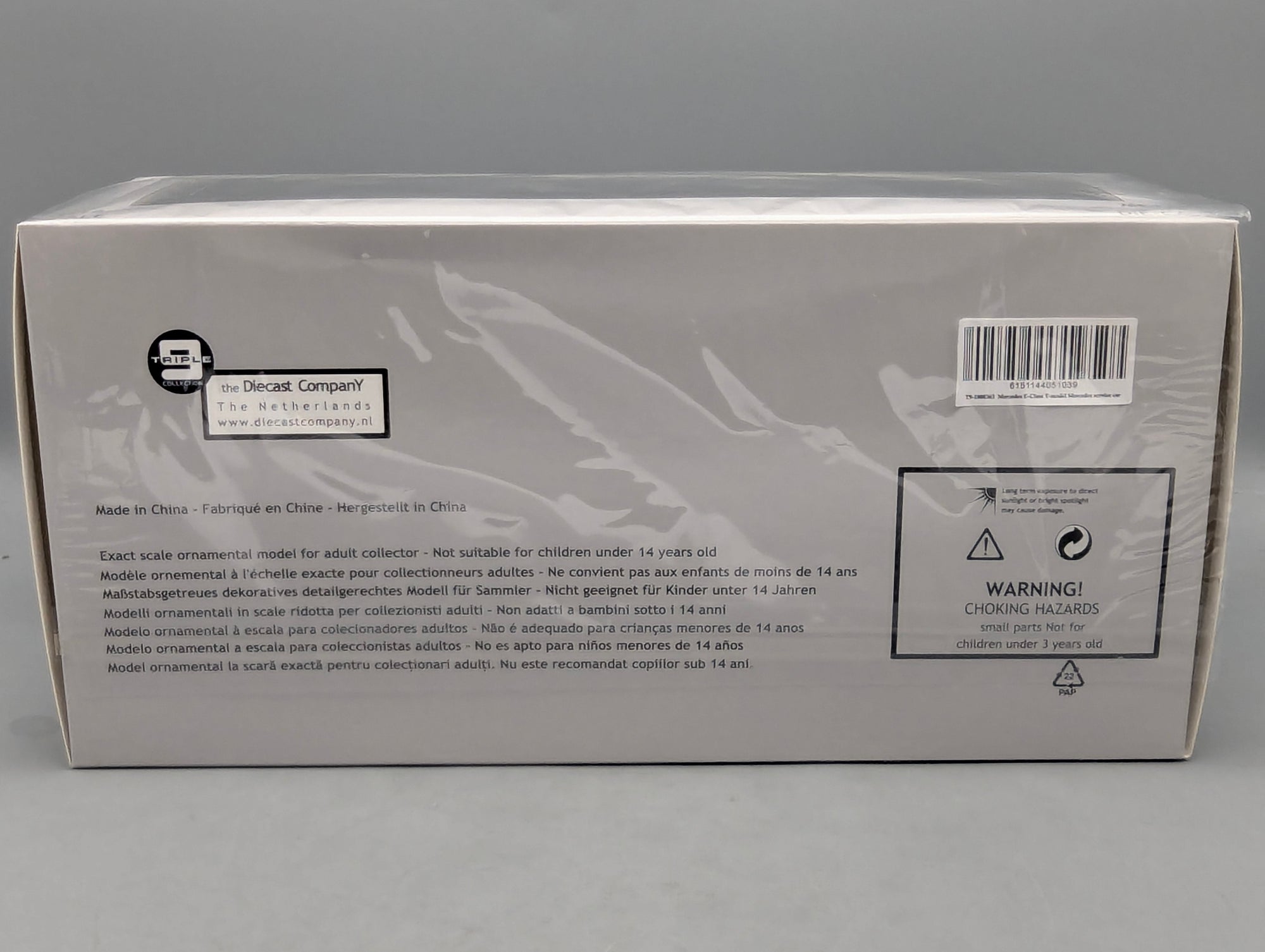 Modellautos 1:18 Triple9 Mercedes-Benz E-Klasse T-Modell Service Car 1995 OVP