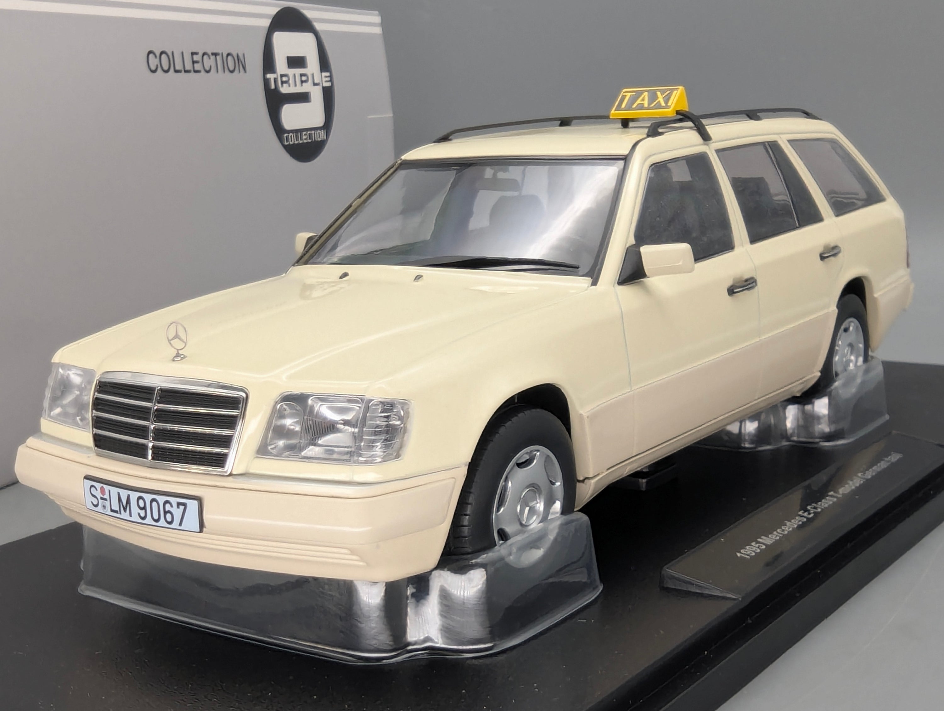 Modellautos 1:18 Triple9 Mercedes-Benz E-Klasse T-Modell German Taxi 1995 OVP