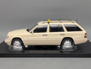 Modellautos 1:18 Triple9 Mercedes-Benz E-Klasse T-Modell German Taxi 1995 OVP