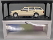 Modellautos 1:18 Triple9 Mercedes-Benz E-Klasse T-Modell German Taxi 1995 OVP