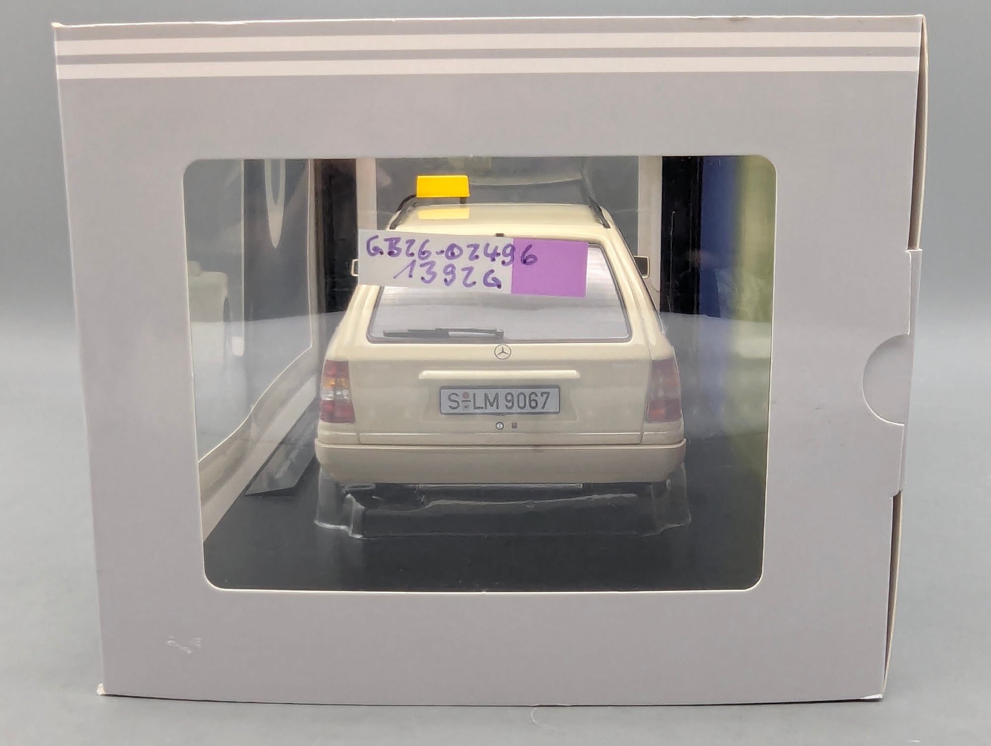 Modellautos 1:18 Triple9 Mercedes-Benz E-Klasse T-Modell German Taxi 1995 OVP