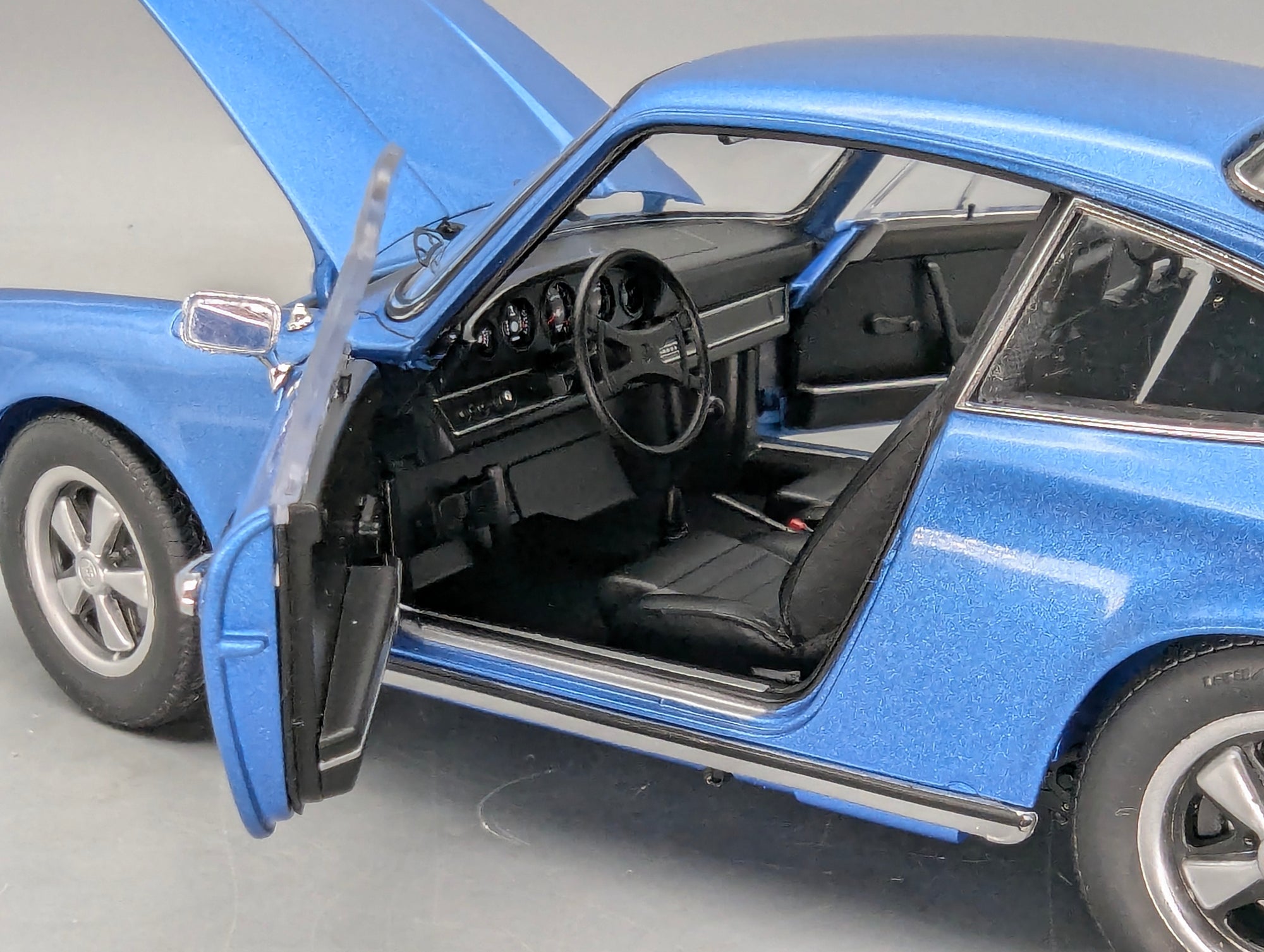 Modellautos 1:18 Schuco Porsche 911 S Coupe 1973 Blau Metallic mit OVP