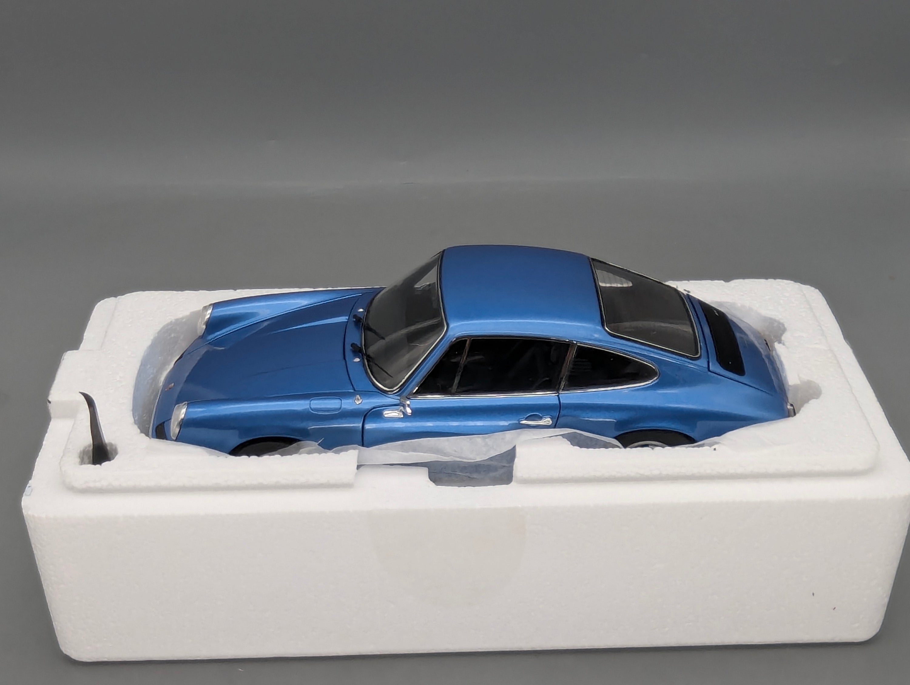 Modellautos 1:18 Schuco Porsche 911 S Coupe 1973 Blau Metallic mit OVP