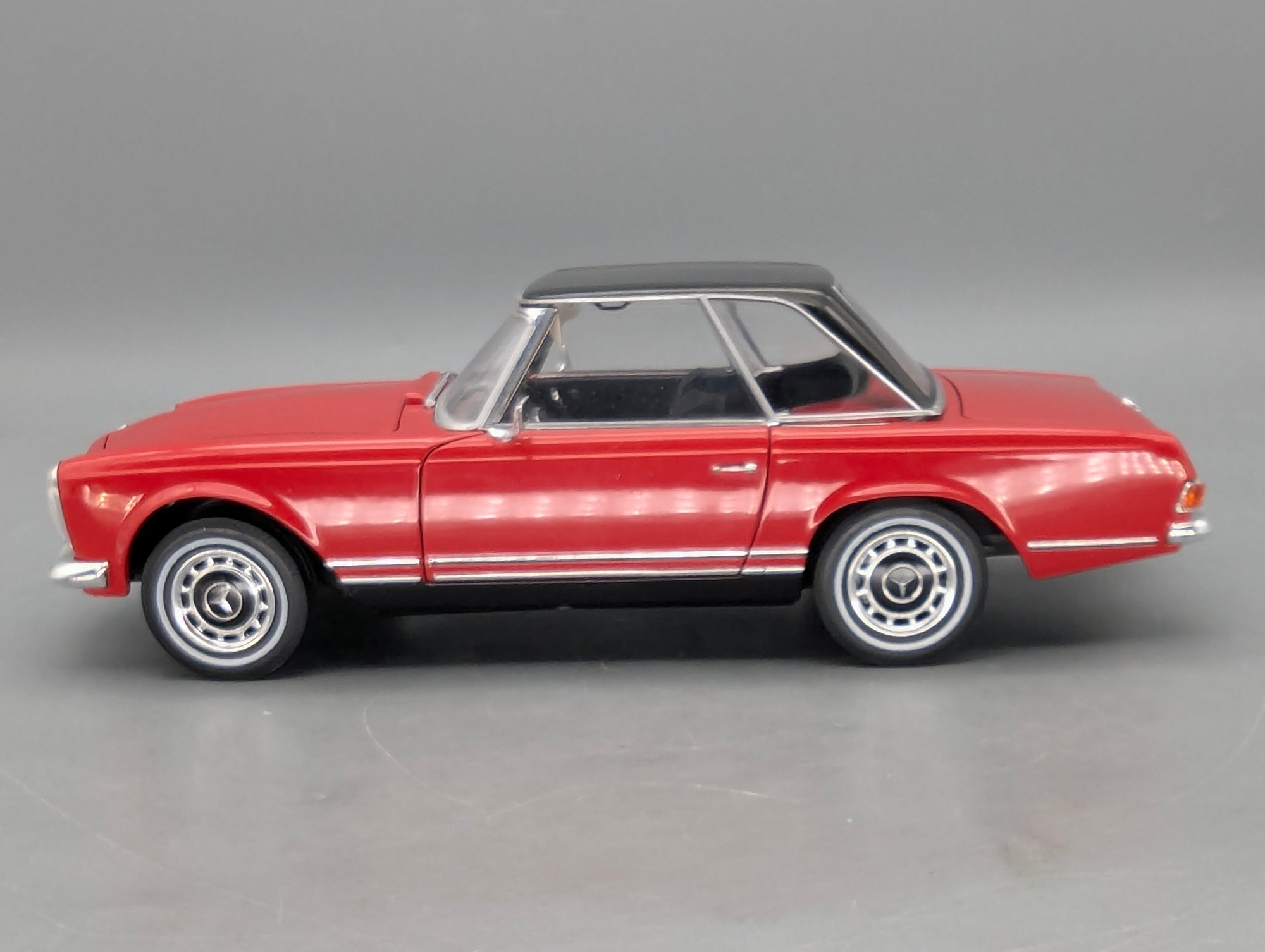 Modellautos 1:18 Schuco Mercedes-Benz 280 SL Rot mit OVP