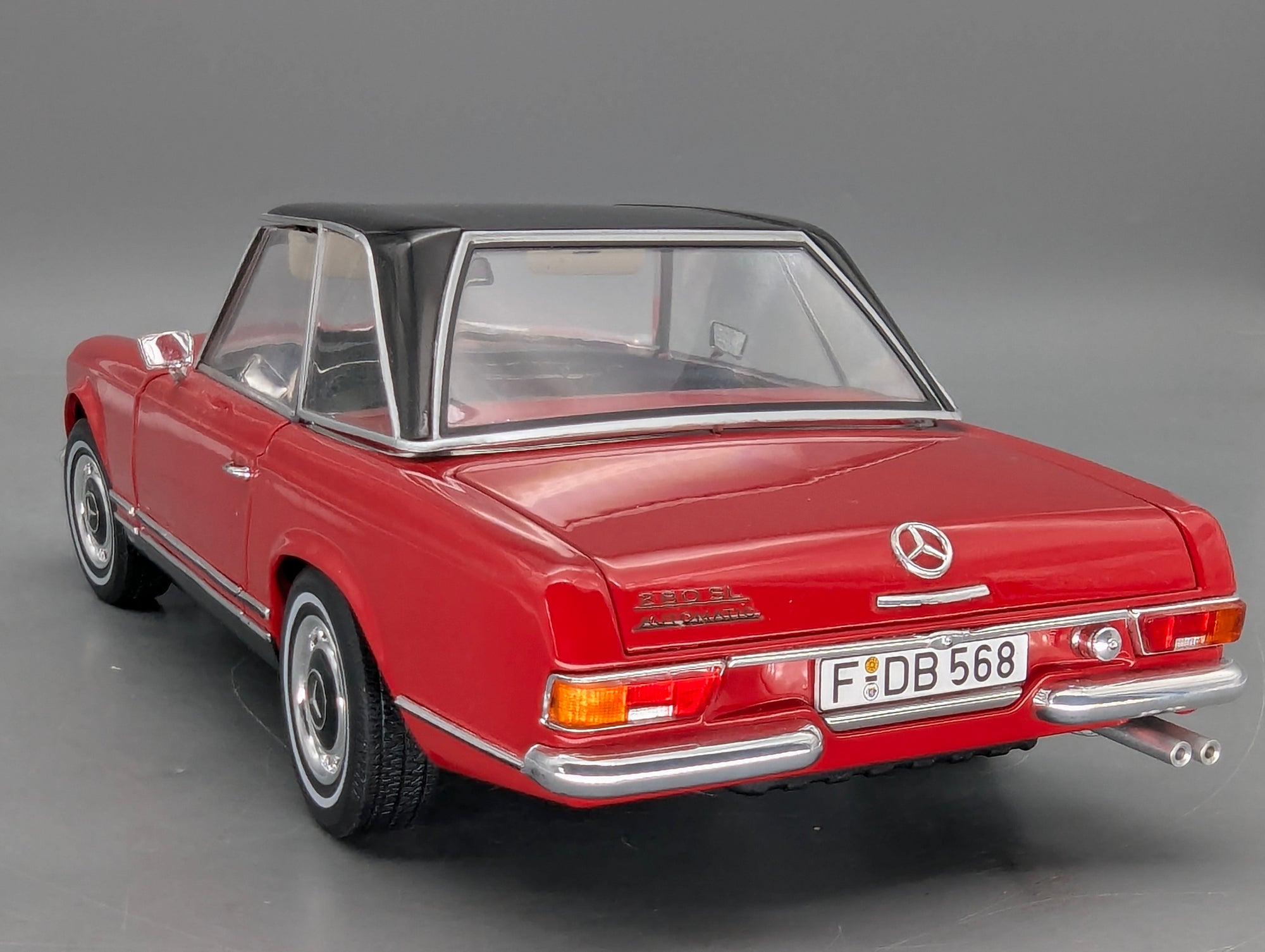 Modellautos 1:18 Schuco Mercedes-Benz 280 SL Rot mit OVP
