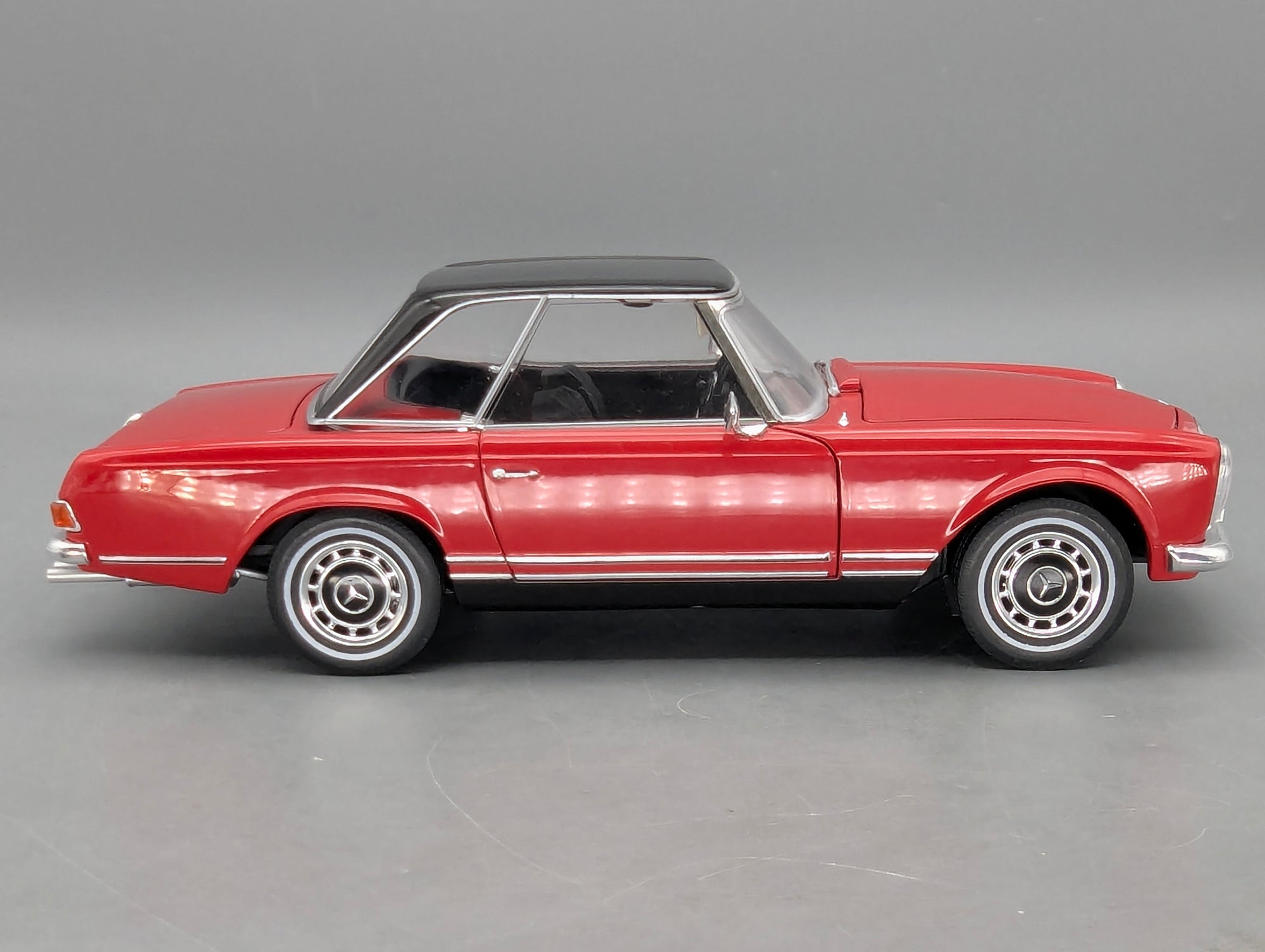 Modellautos 1:18 Schuco Mercedes-Benz 280 SL Rot mit OVP