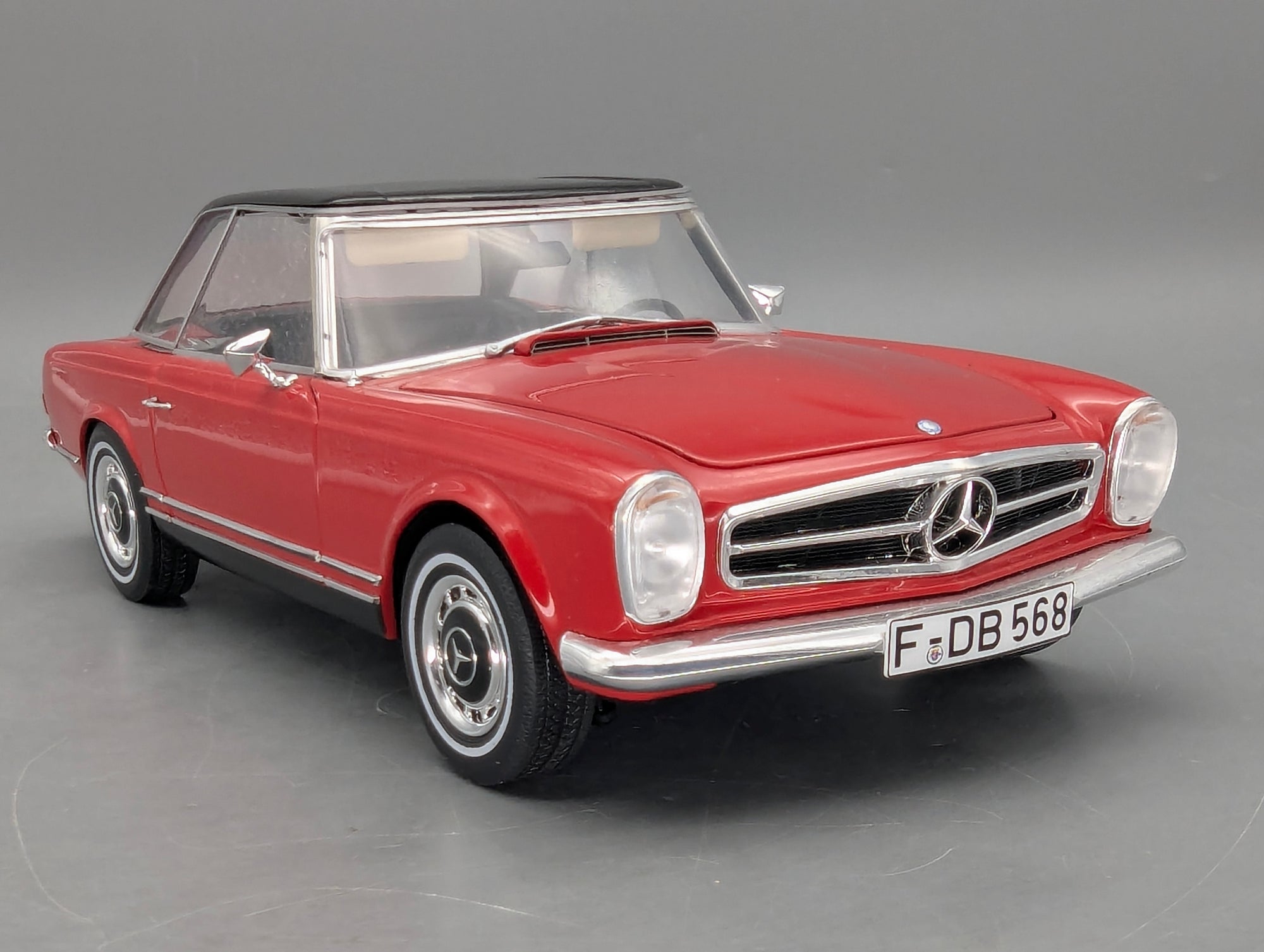 Modellautos 1:18 Schuco Mercedes-Benz 280 SL Rot mit OVP