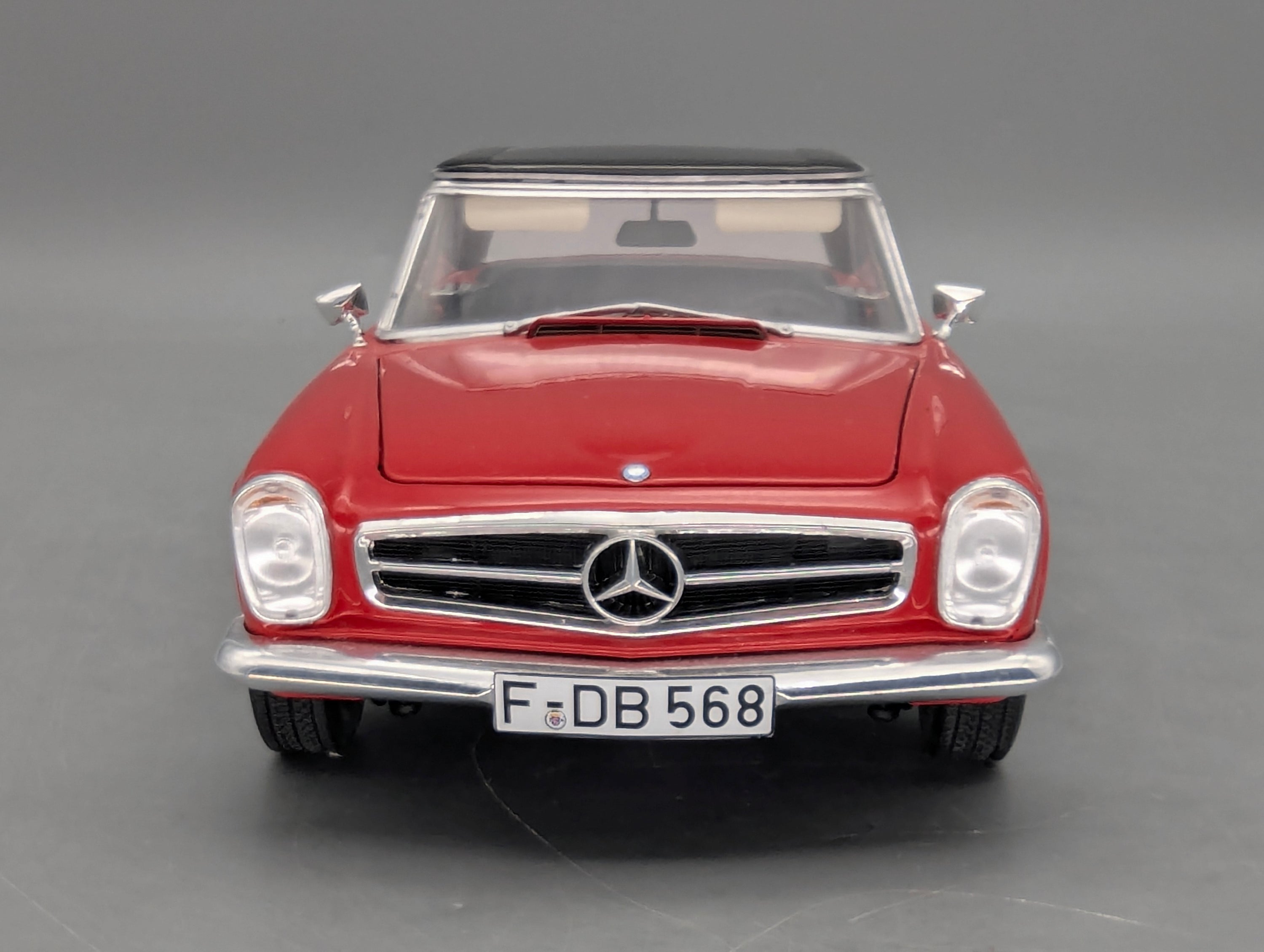 Modellautos 1:18 Schuco Mercedes-Benz 280 SL Rot mit OVP