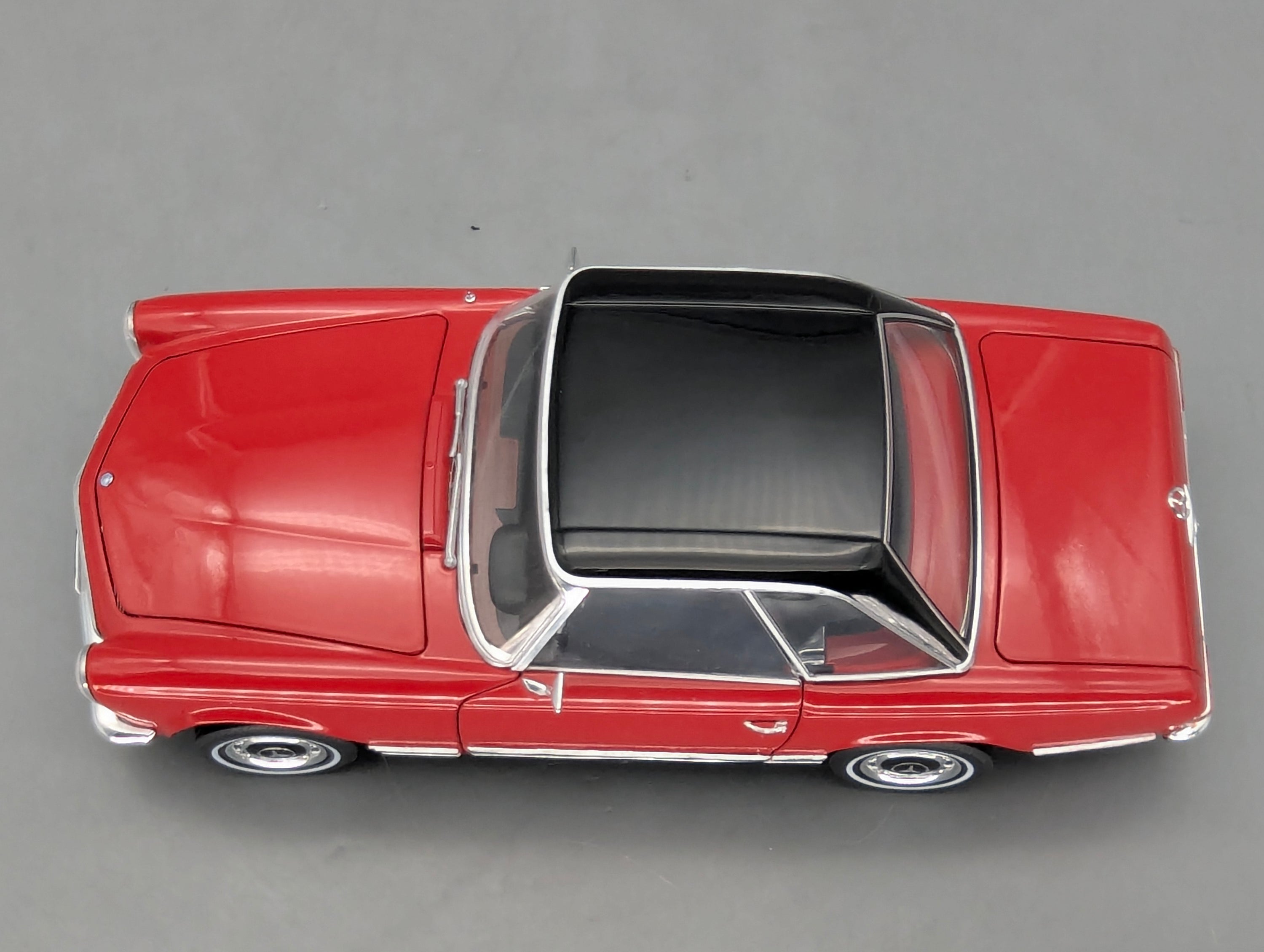 Modellautos 1:18 Schuco Mercedes-Benz 280 SL Rot mit OVP