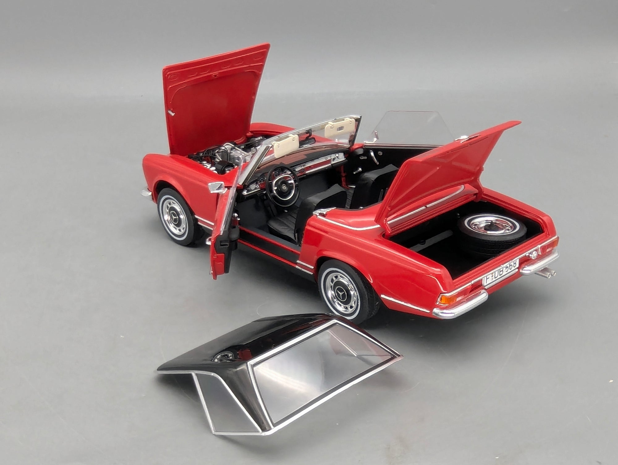 Modellautos 1:18 Schuco Mercedes-Benz 280 SL Rot mit OVP