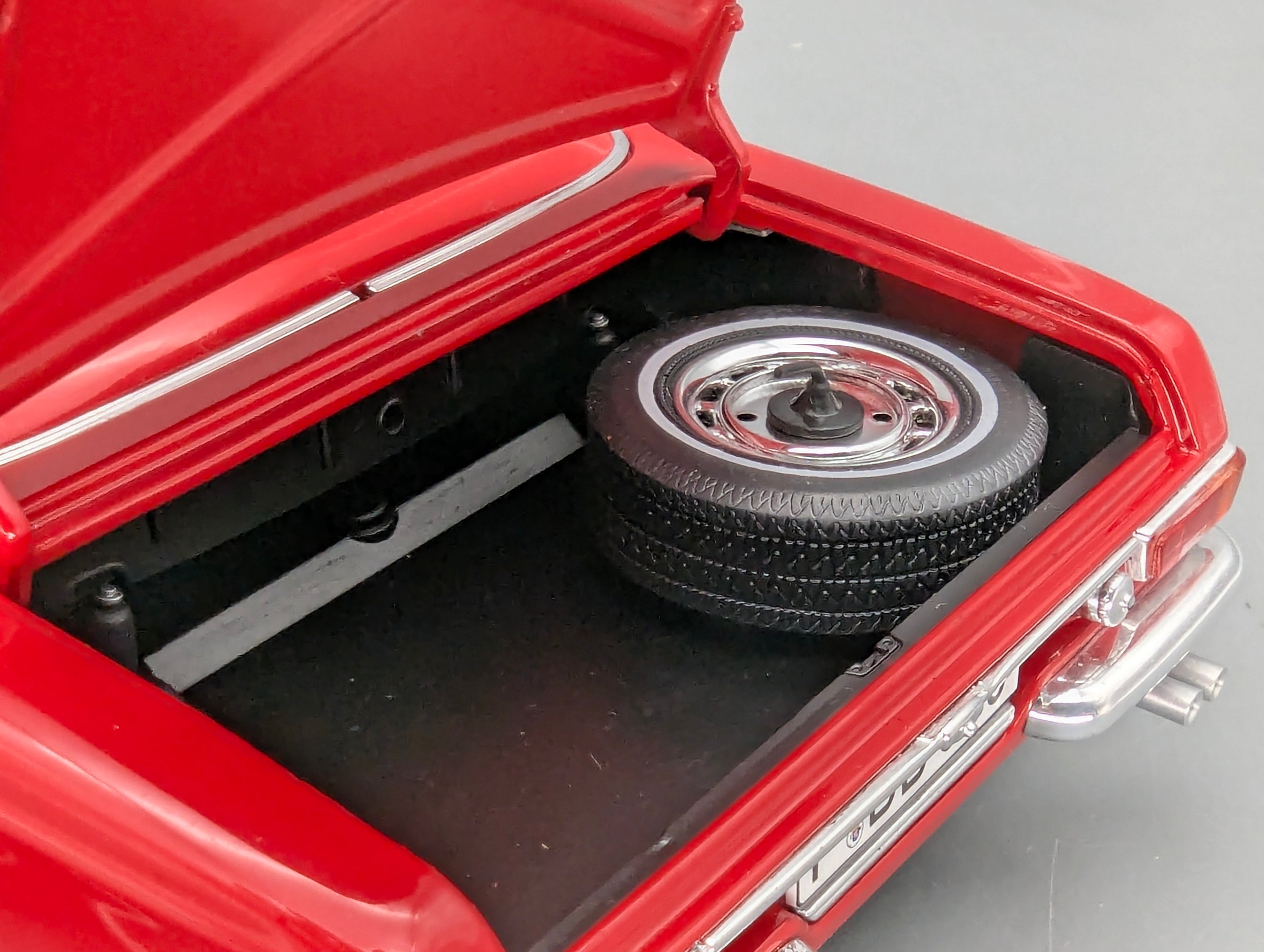 Modellautos 1:18 Schuco Mercedes-Benz 280 SL Rot mit OVP
