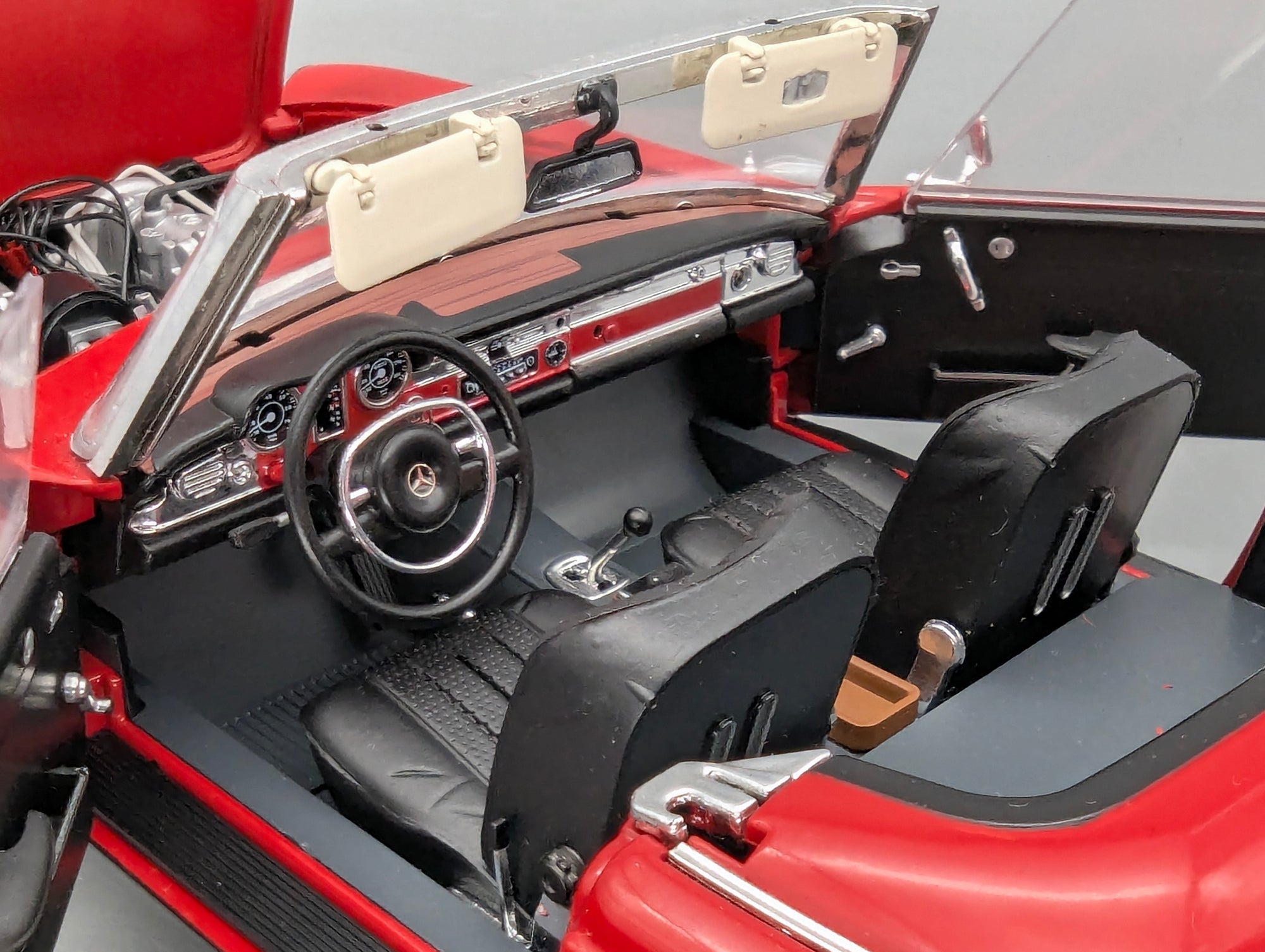 Modellautos 1:18 Schuco Mercedes-Benz 280 SL Rot mit OVP