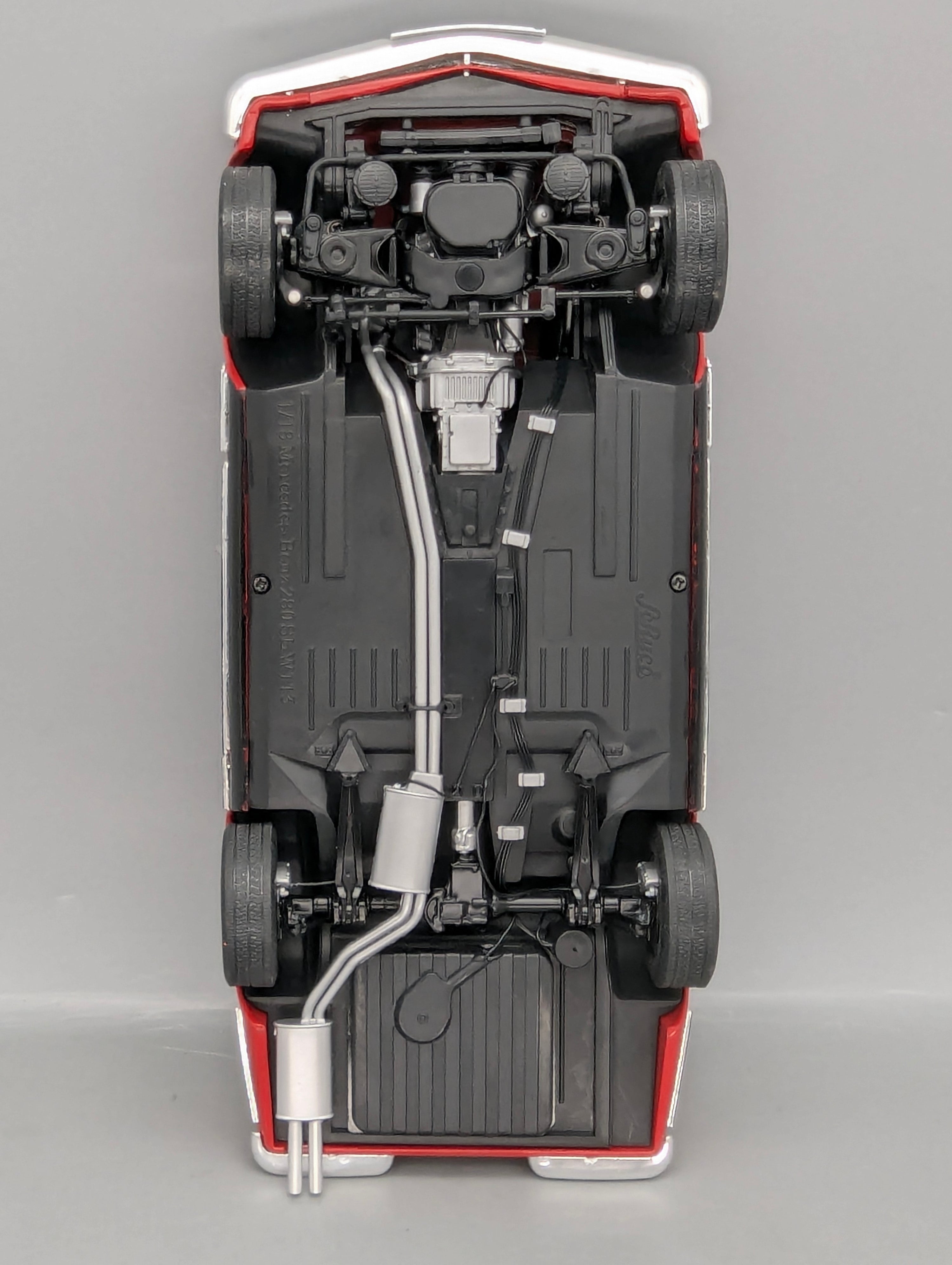 Modellautos 1:18 Schuco Mercedes-Benz 280 SL Rot mit OVP