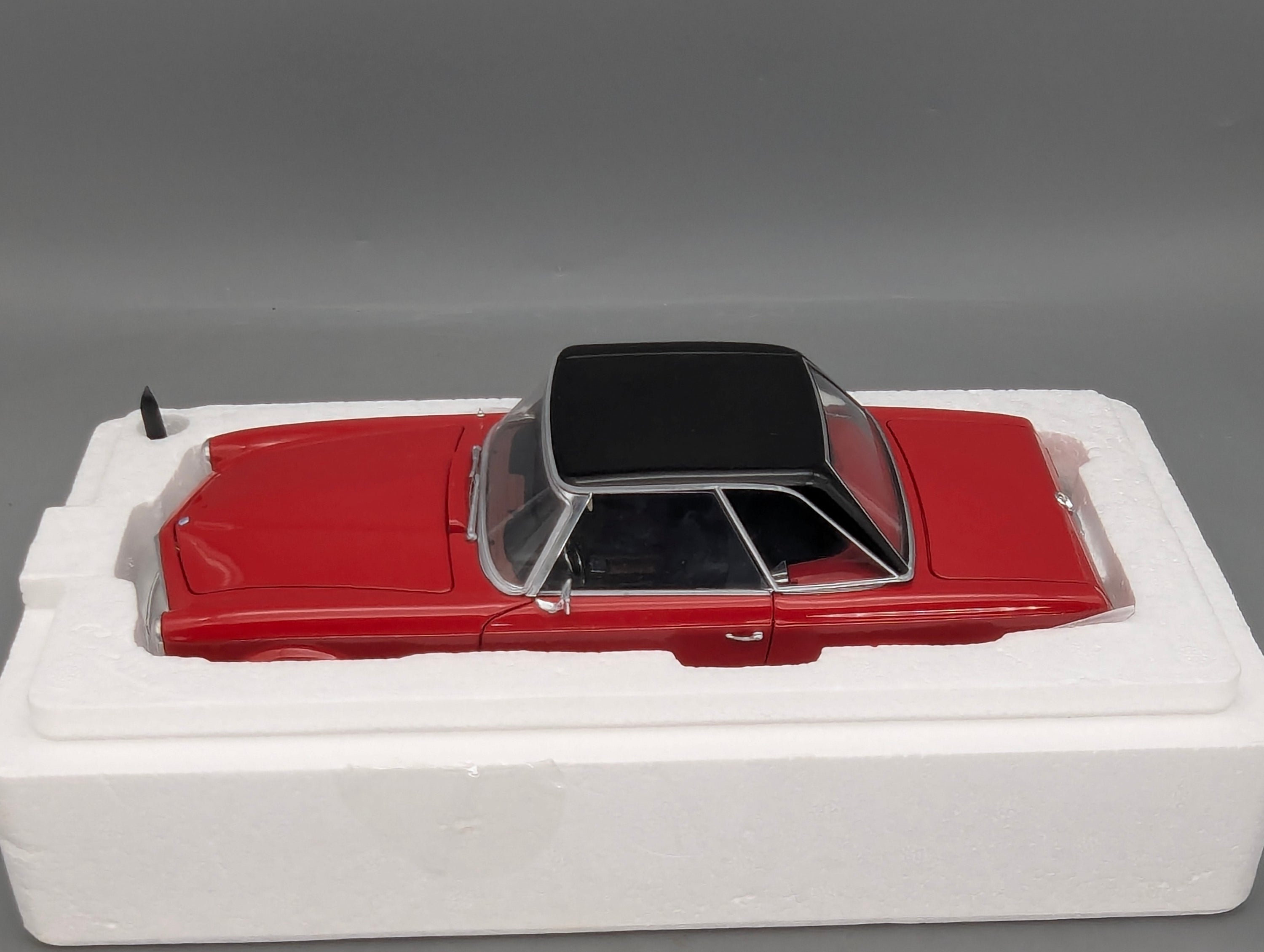 Modellautos 1:18 Schuco Mercedes-Benz 280 SL Rot mit OVP