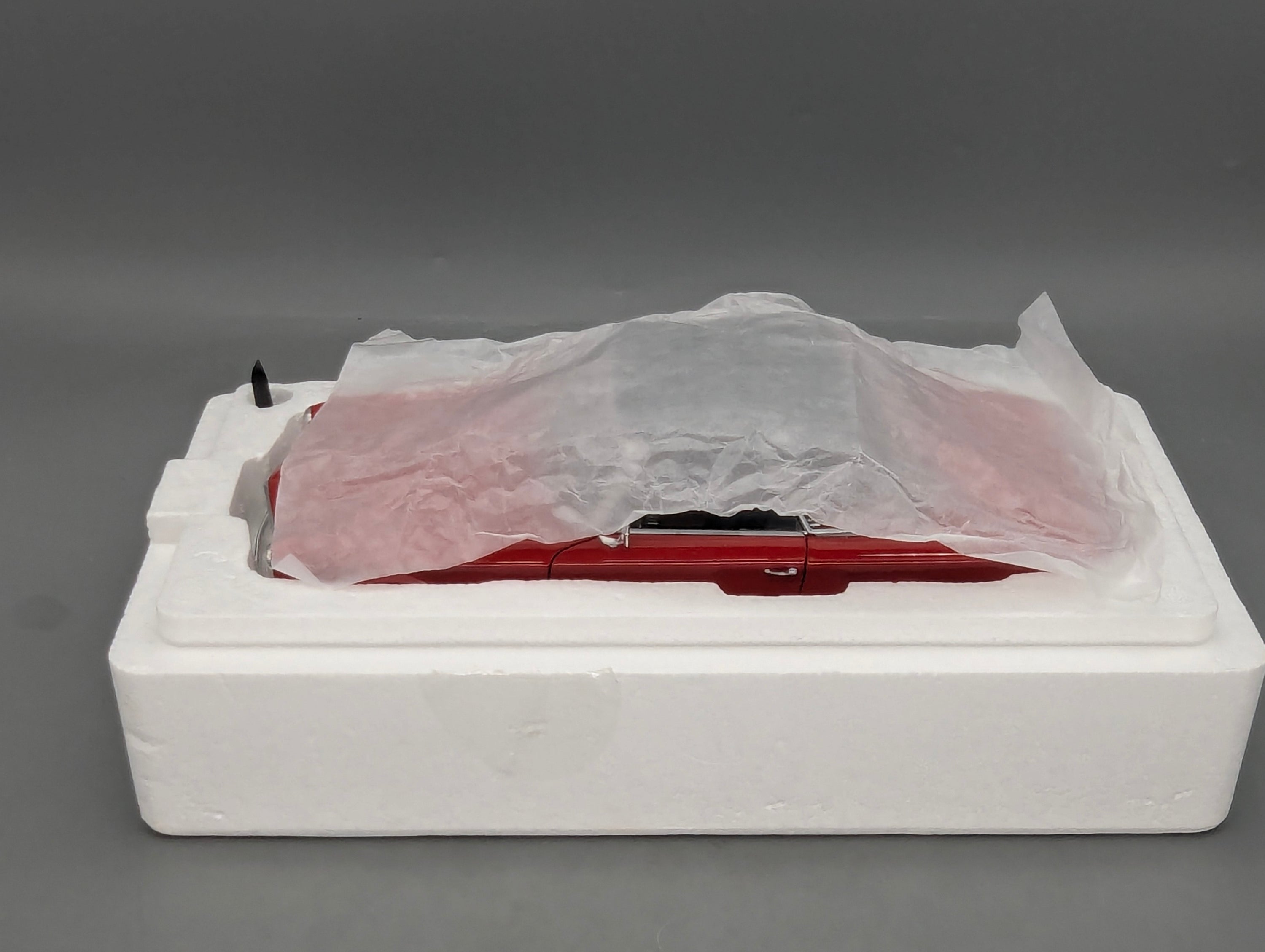 Modellautos 1:18 Schuco Mercedes-Benz 280 SL Rot mit OVP