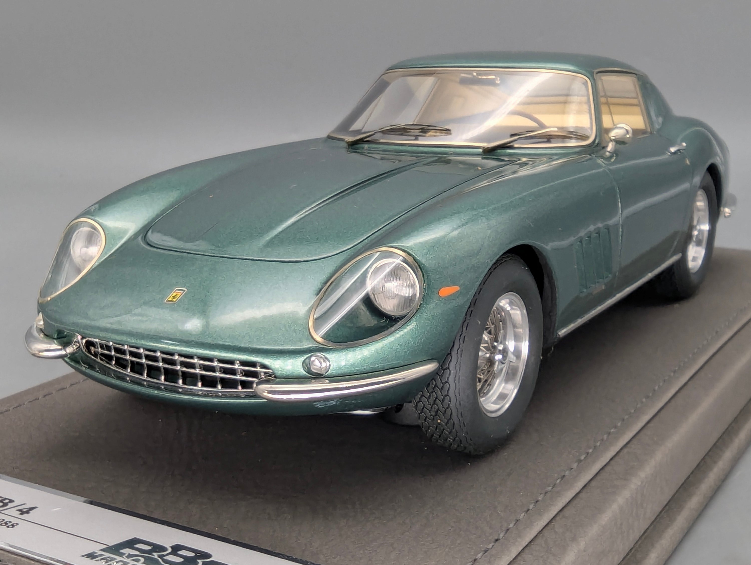 Modellautos 1:18 BBR Ferrari 275 GTB/4 1966 Met. Green Ltd 01/36 Lederplatte Vitrine OVP