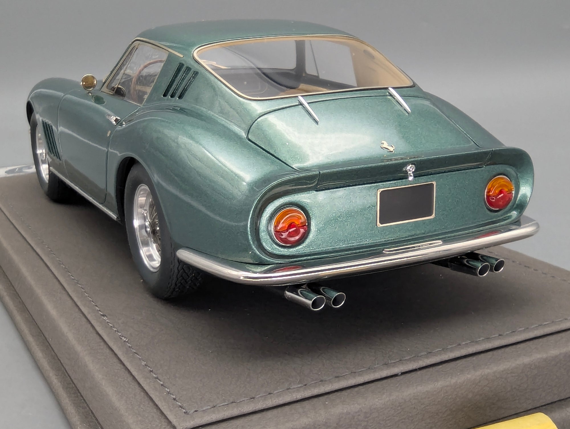 Modellautos 1:18 BBR Ferrari 275 GTB/4 1966 Met. Green Ltd 01/36 Lederplatte Vitrine OVP