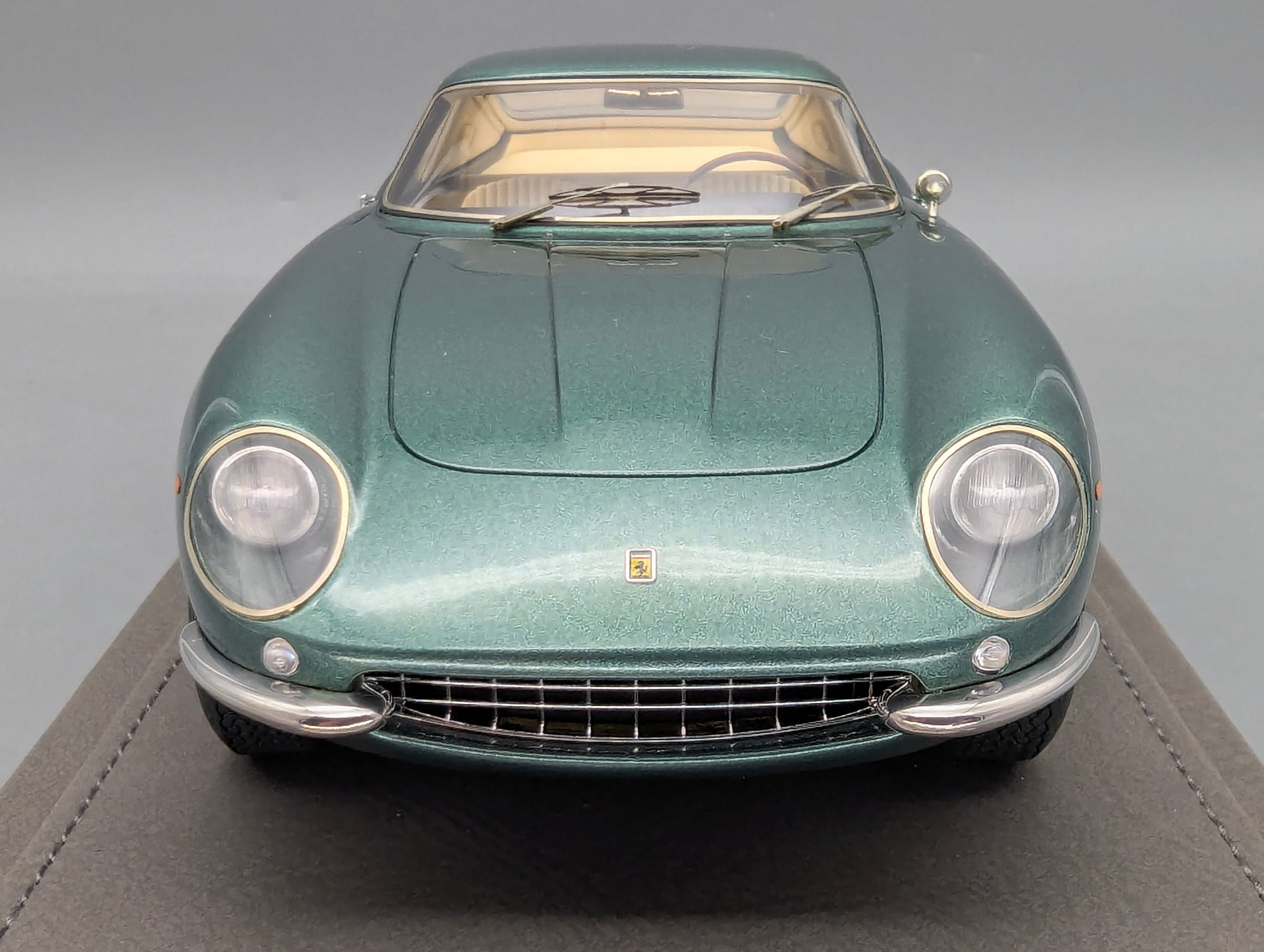 Modellautos 1:18 BBR Ferrari 275 GTB/4 1966 Met. Green Ltd 01/36 Lederplatte Vitrine OVP
