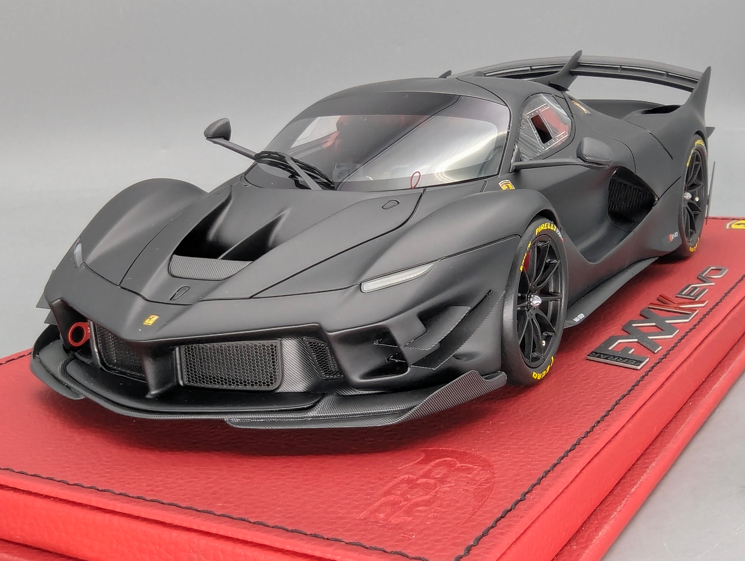 Modellautos 1:18 BBR Ferrari FXX-K EVO Matt Schwarz Ltd 12/30 Lederplatte Vitrine OVP