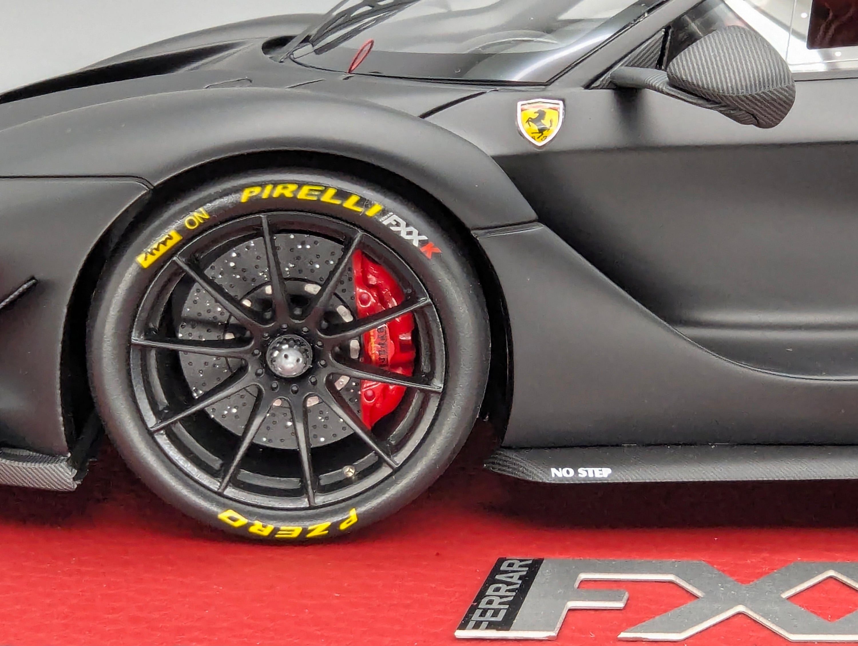 Modellautos 1:18 BBR Ferrari FXX-K EVO Matt Schwarz Ltd 12/30 Lederplatte Vitrine OVP
