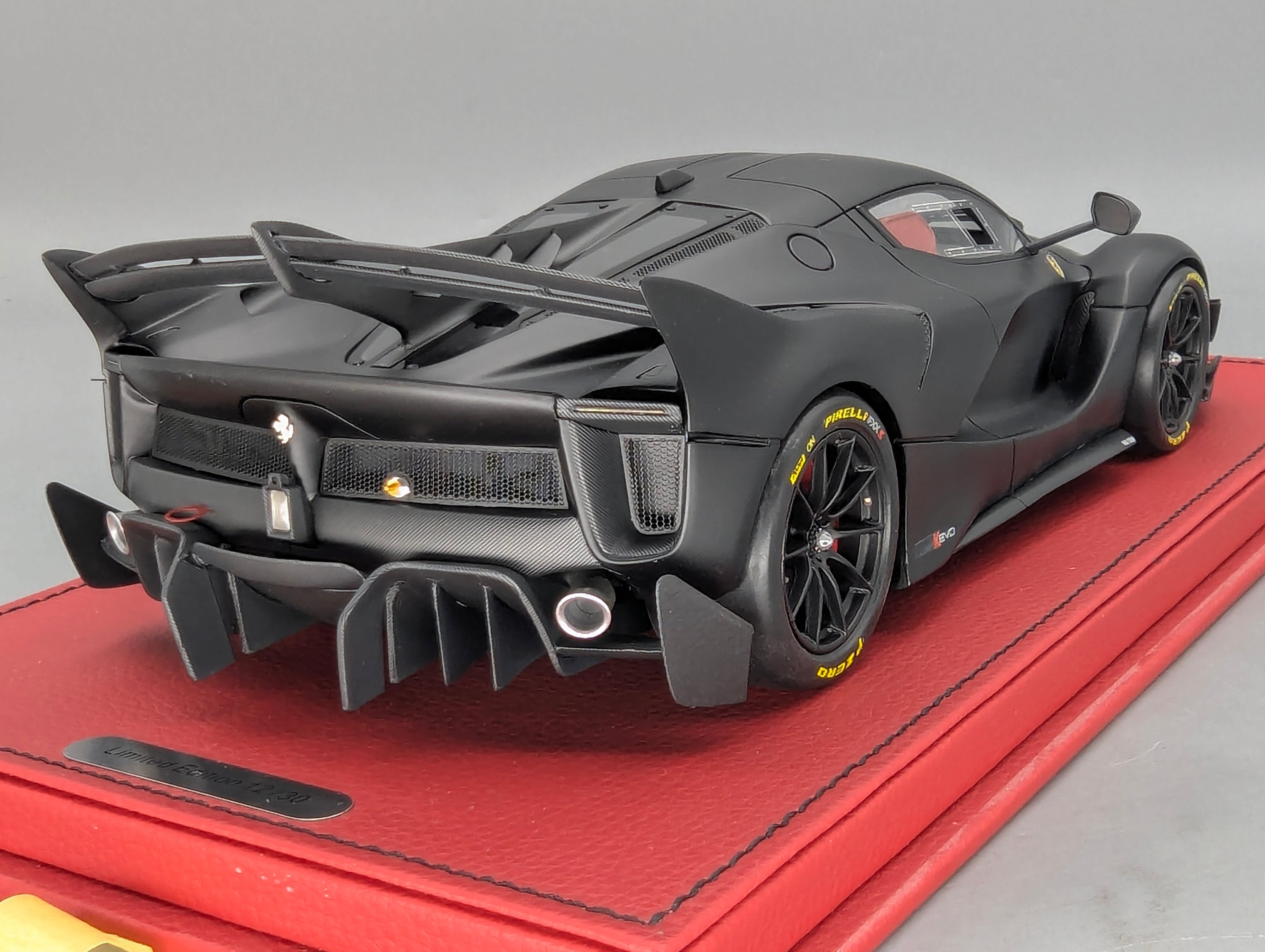 Modellautos 1:18 BBR Ferrari FXX-K EVO Matt Schwarz Ltd 12/30 Lederplatte Vitrine OVP