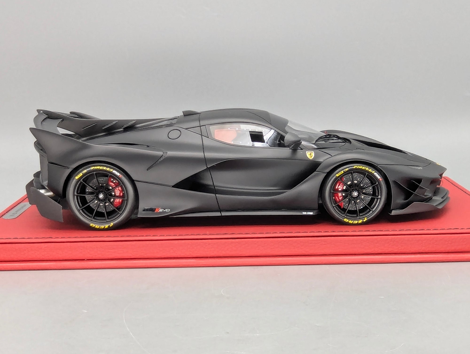 Modellautos 1:18 BBR Ferrari FXX-K EVO Matt Schwarz Ltd 12/30 Lederplatte Vitrine OVP