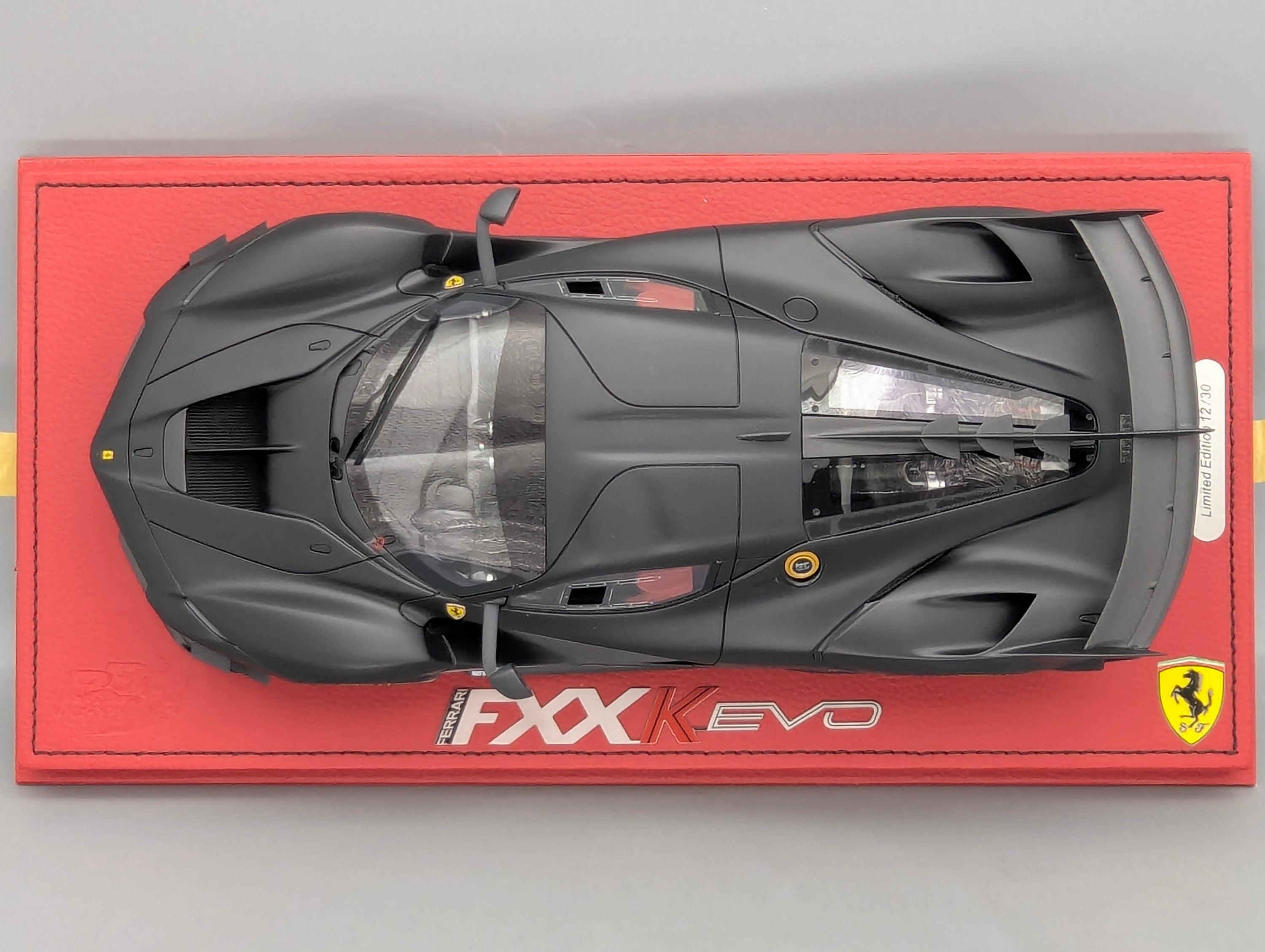 Modellautos 1:18 BBR Ferrari FXX-K EVO Matt Schwarz Ltd 12/30 Lederplatte Vitrine OVP