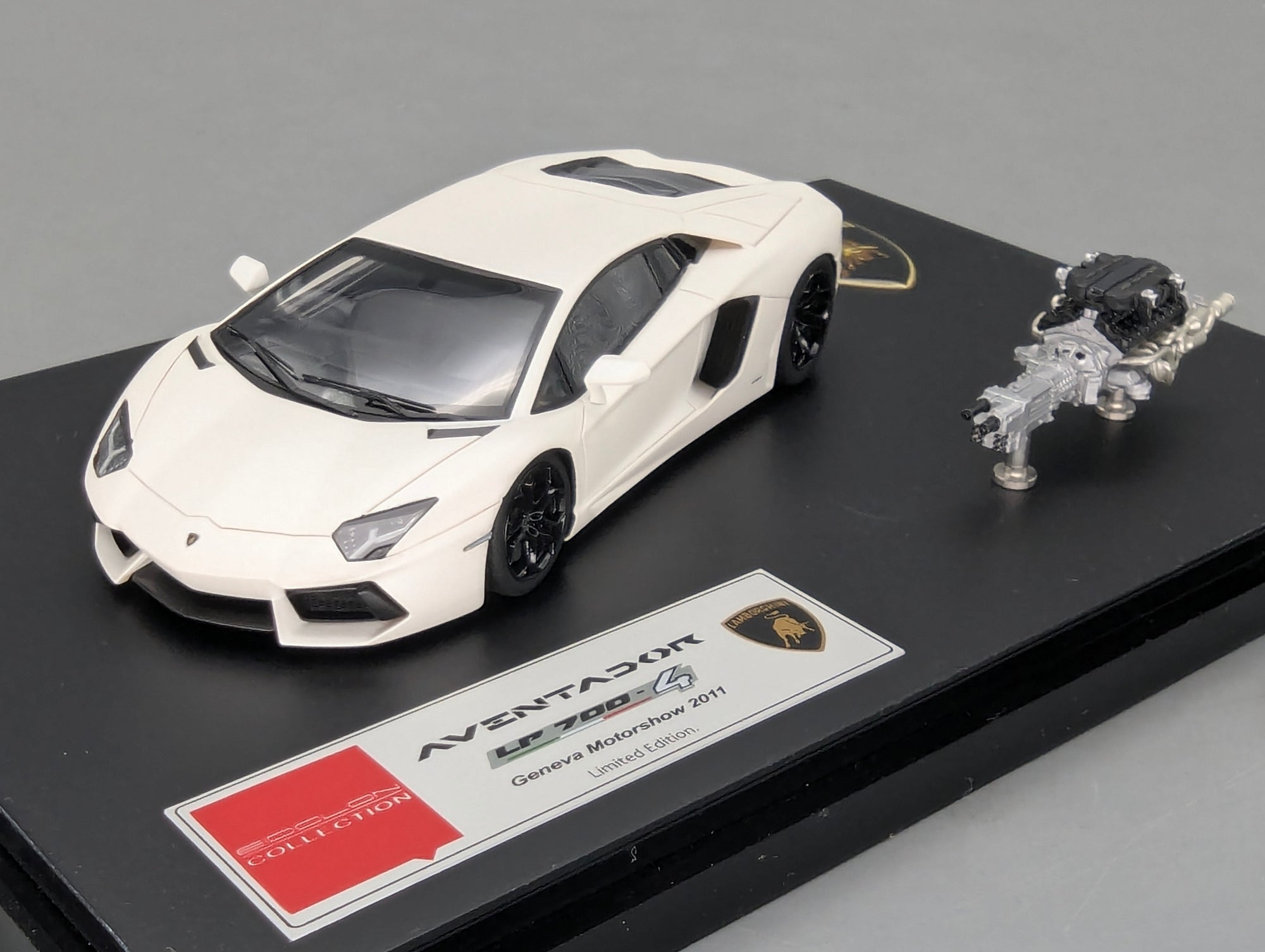 Eidolon Make Up 1:43 Lamborghini Aventador LP700-4 Matt Pearl White Engine Set OVP