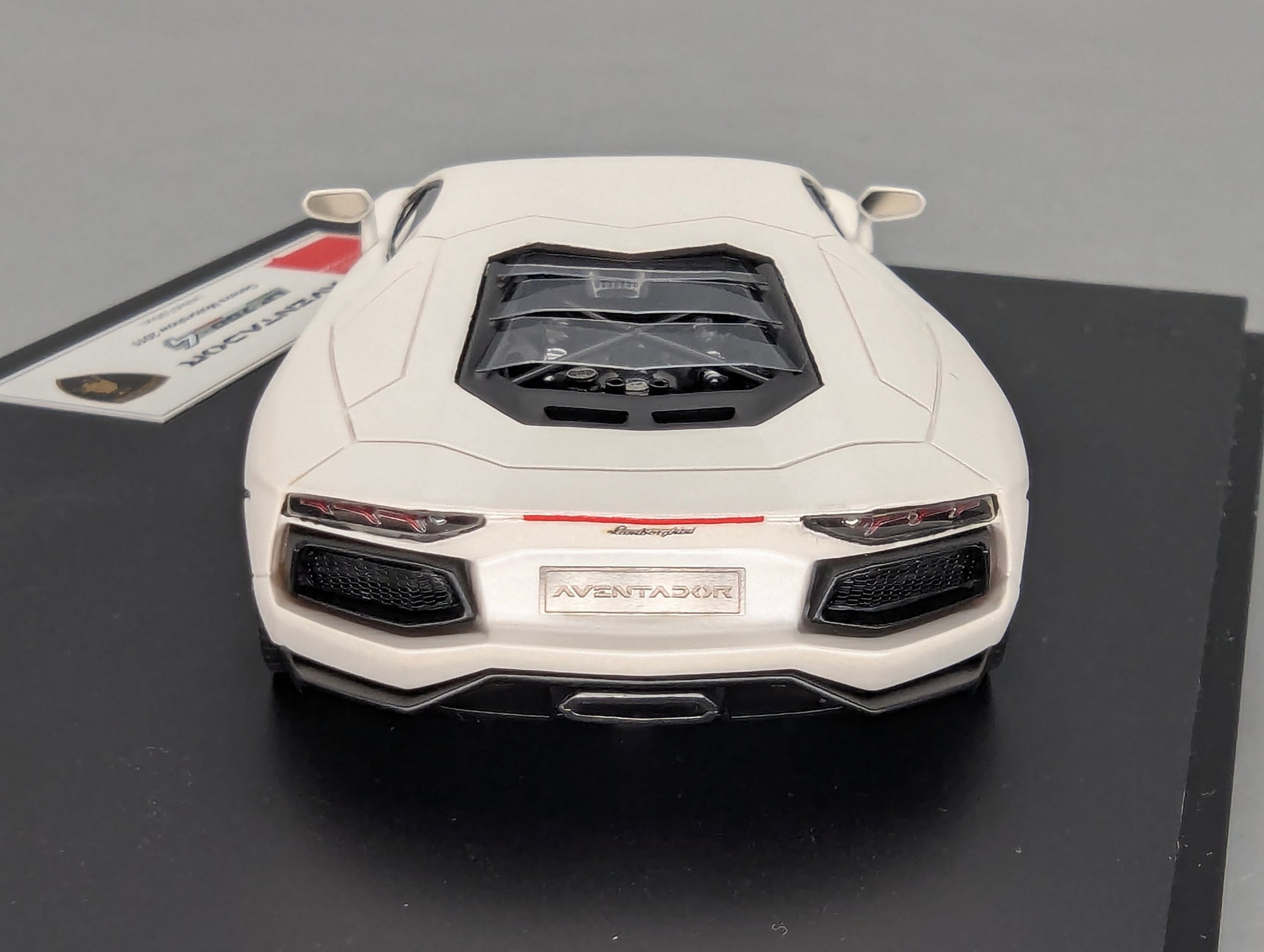 Eidolon Make Up 1:43 Lamborghini Aventador LP700-4 Matt Pearl White Engine Set OVP