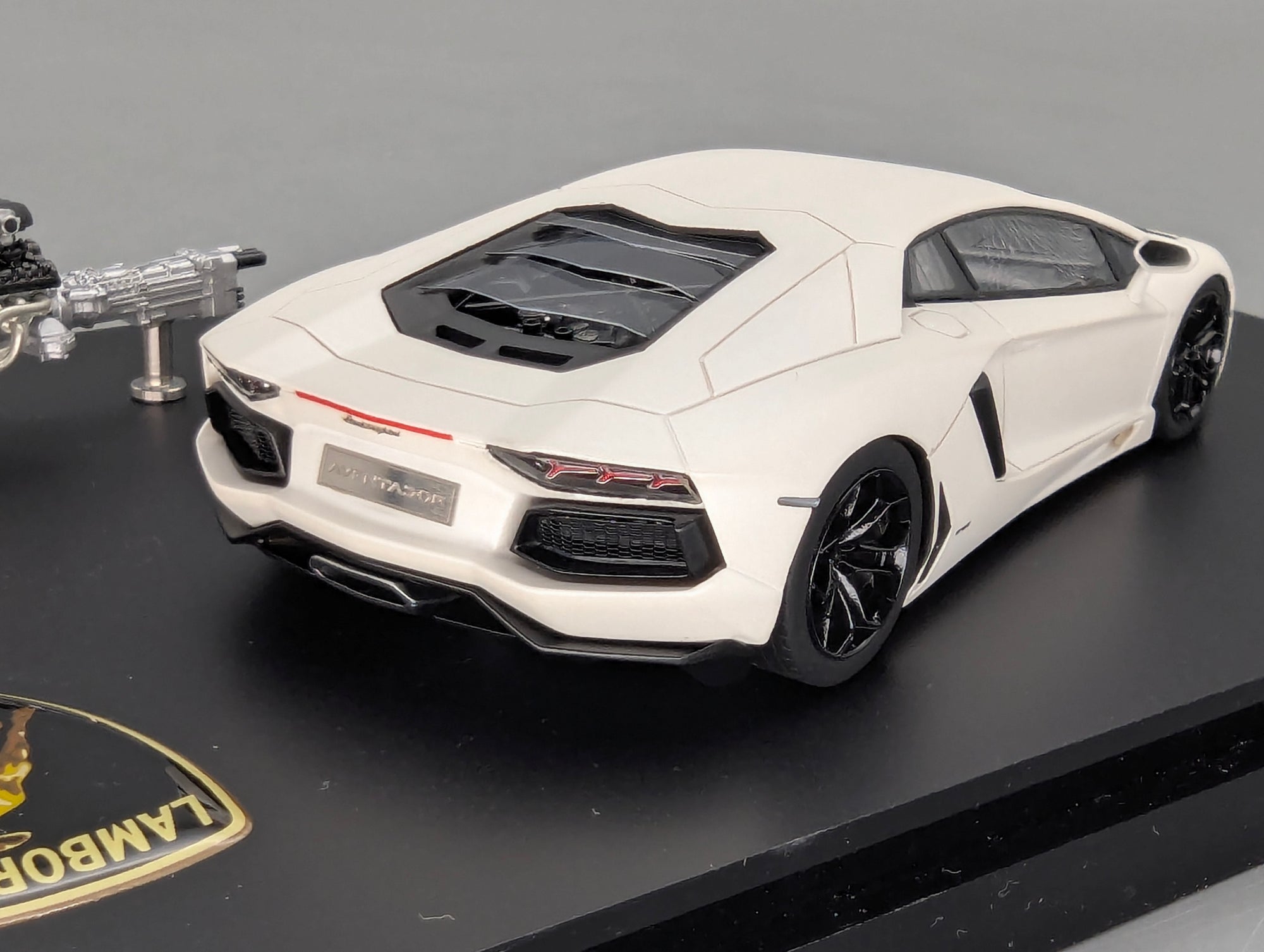 Eidolon Make Up 1:43 Lamborghini Aventador LP700-4 Matt Pearl White Engine Set OVP