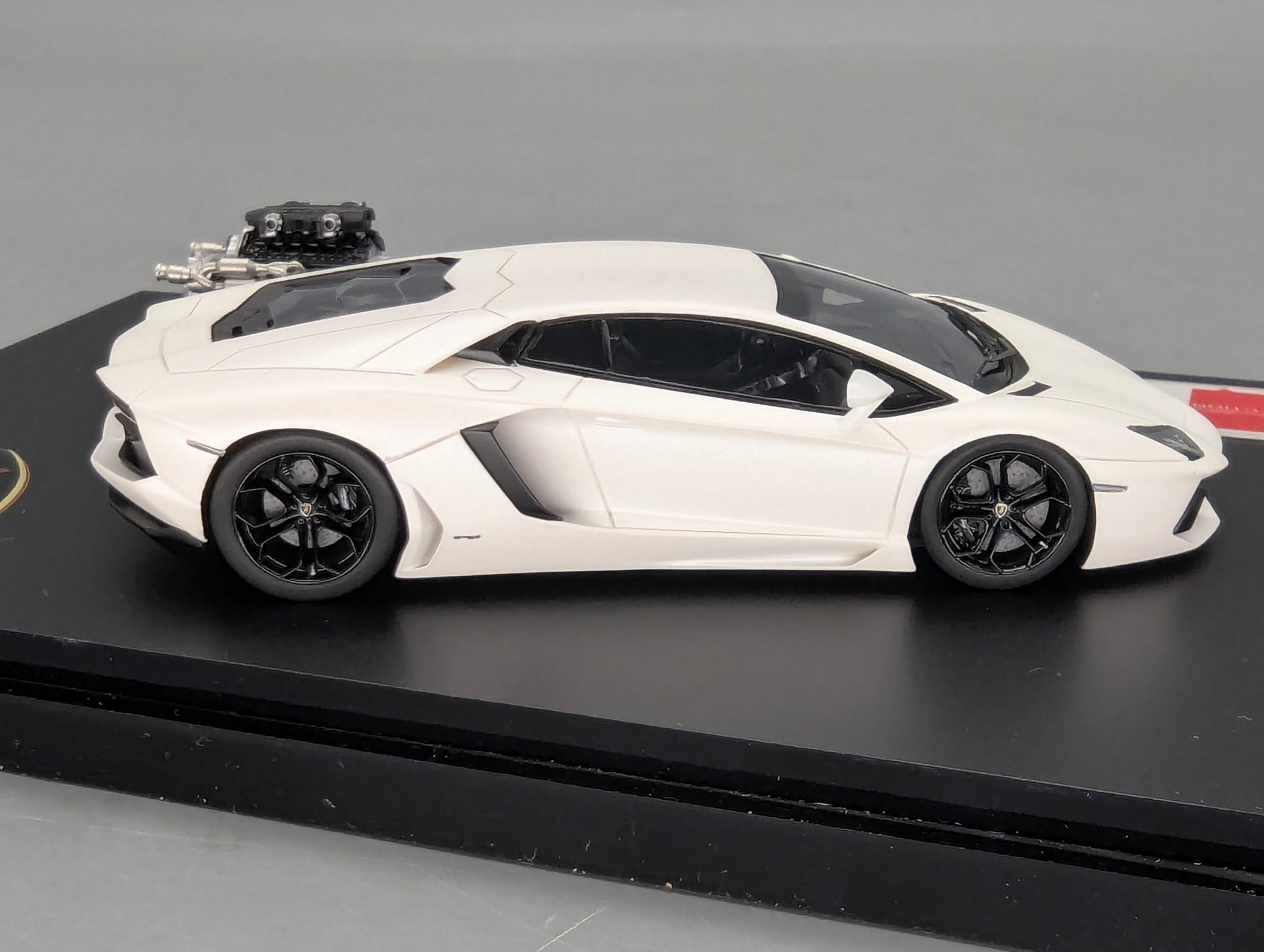 Eidolon Make Up 1:43 Lamborghini Aventador LP700-4 Matt Pearl White Engine Set OVP