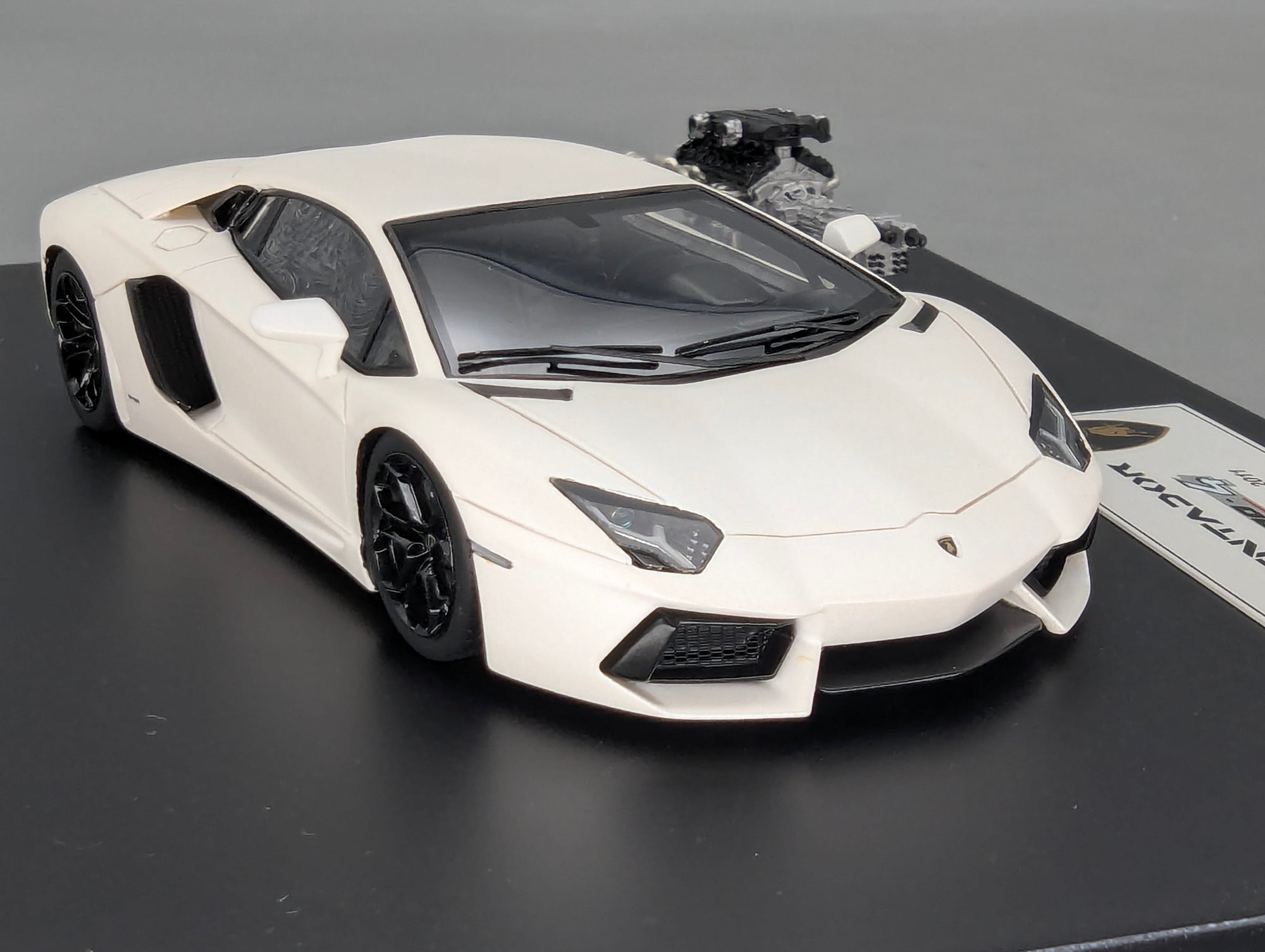 Eidolon Make Up 1:43 Lamborghini Aventador LP700-4 Matt Pearl White Engine Set OVP