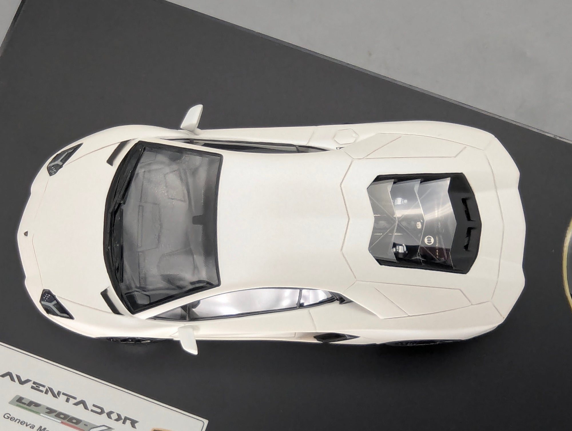 Eidolon Make Up 1:43 Lamborghini Aventador LP700-4 Matt Pearl White Engine Set OVP