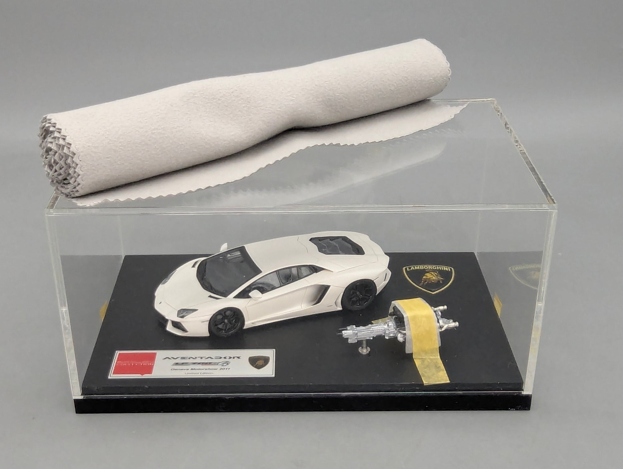 Eidolon Make Up 1:43 Lamborghini Aventador LP700-4 Matt Pearl White Engine Set OVP