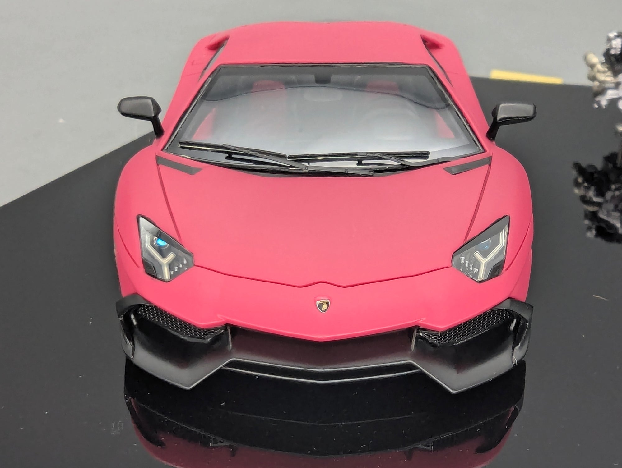 Eidolon Make Up 1:43 Lamborghini Aventador LP720-4 Matt Pink UNIKAT Ltd 01/01 Engine Set OVP