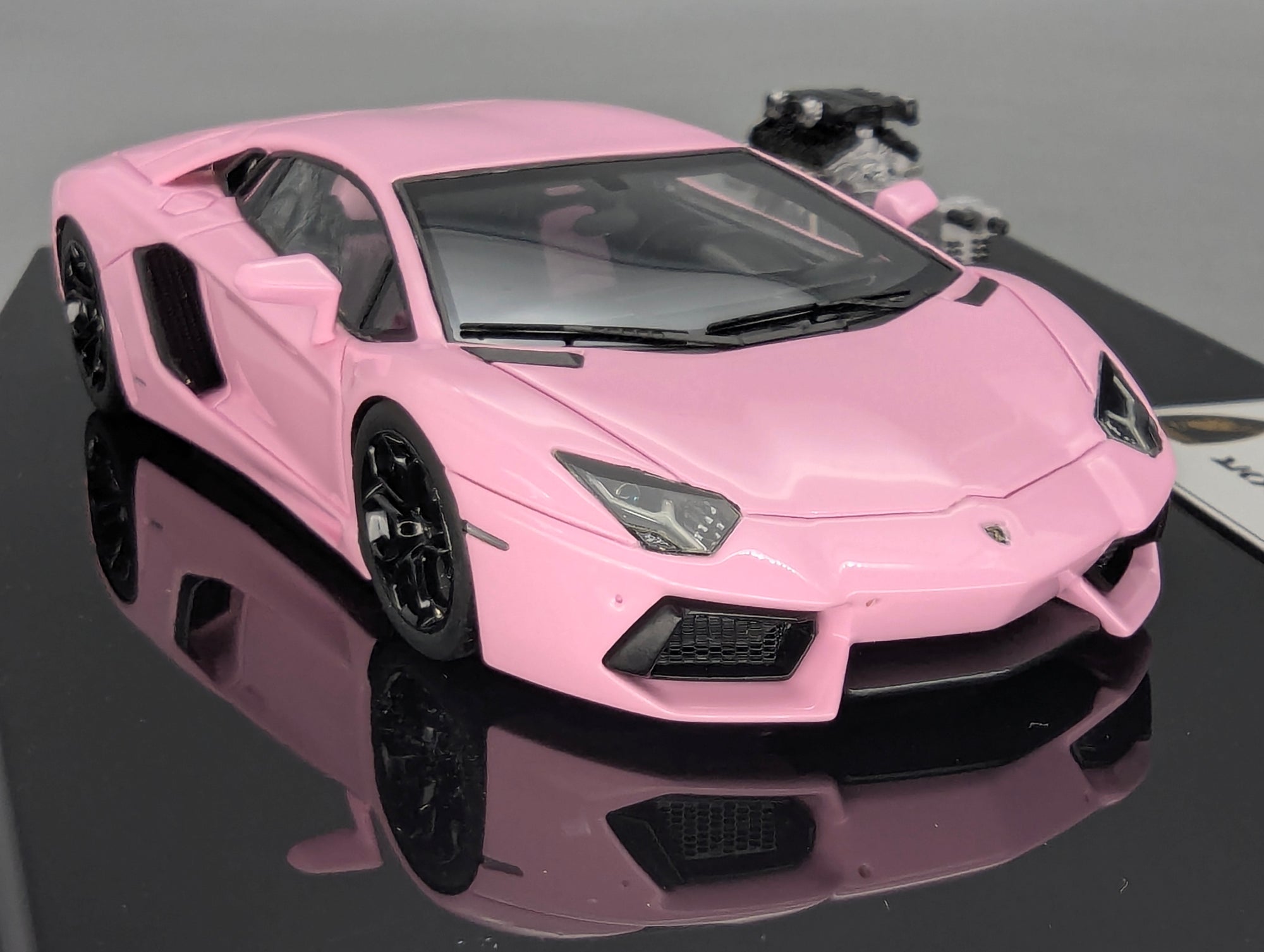 Eidolon Make Up 1:43 Lamborghini Aventador LP700-4 Pink Engine Set 2011 OVP