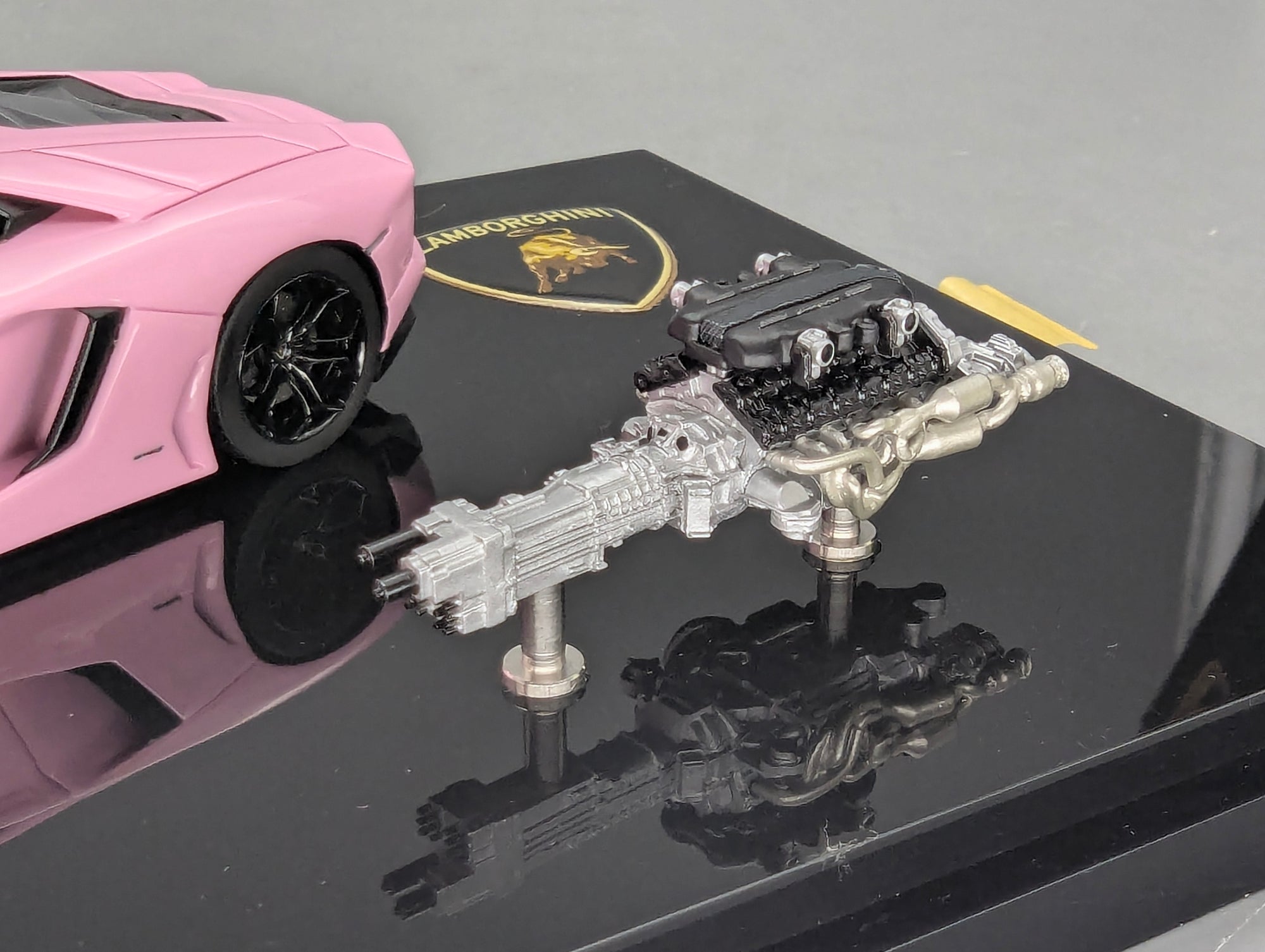 Eidolon Make Up 1:43 Lamborghini Aventador LP700-4 Pink Engine Set 2011 OVP