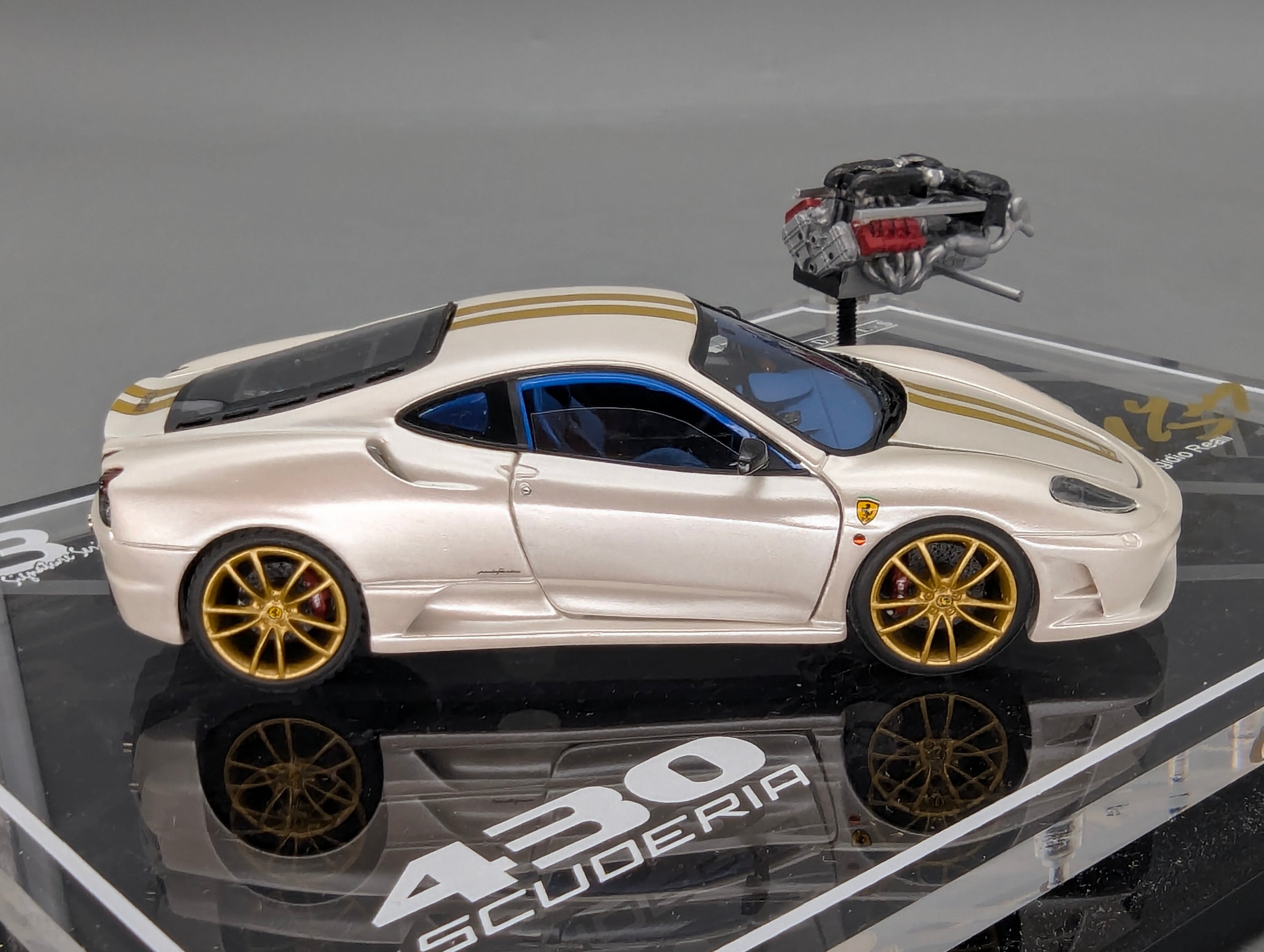 MR Collection 1:43 Ferrari 430 Scuderia Open & Close Modell Ltd 20/20 Engine Set OVP