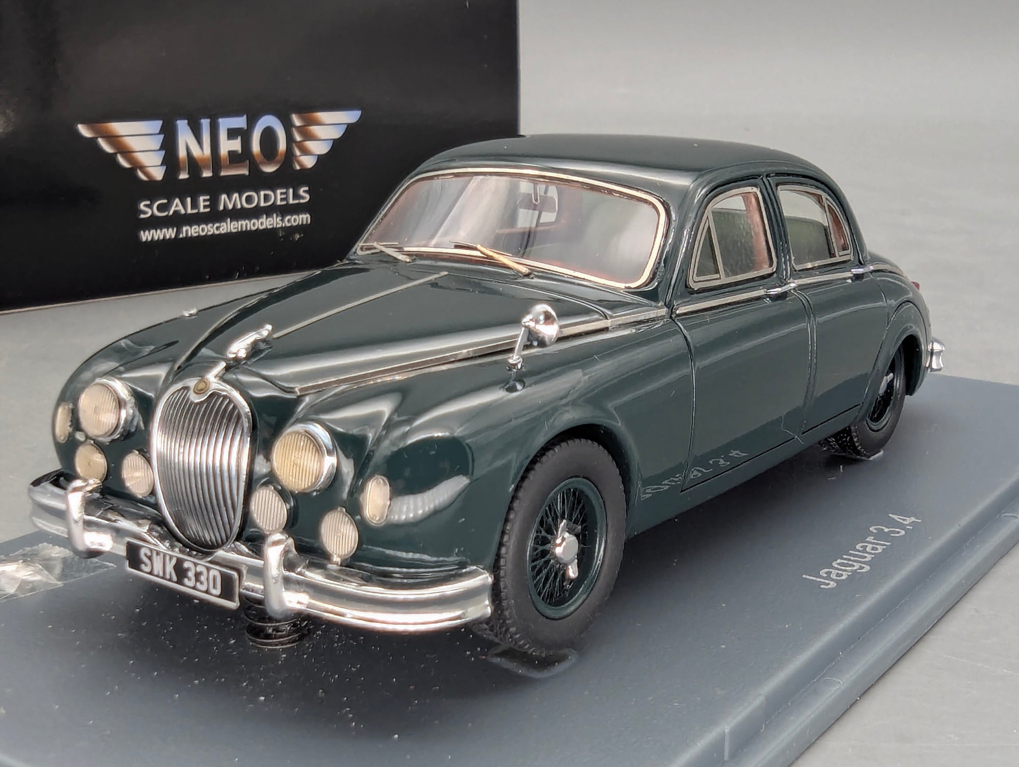 Modellautos 1:43 Neo Scale Models Jaguar 3.4 British Racing Green mit OVP